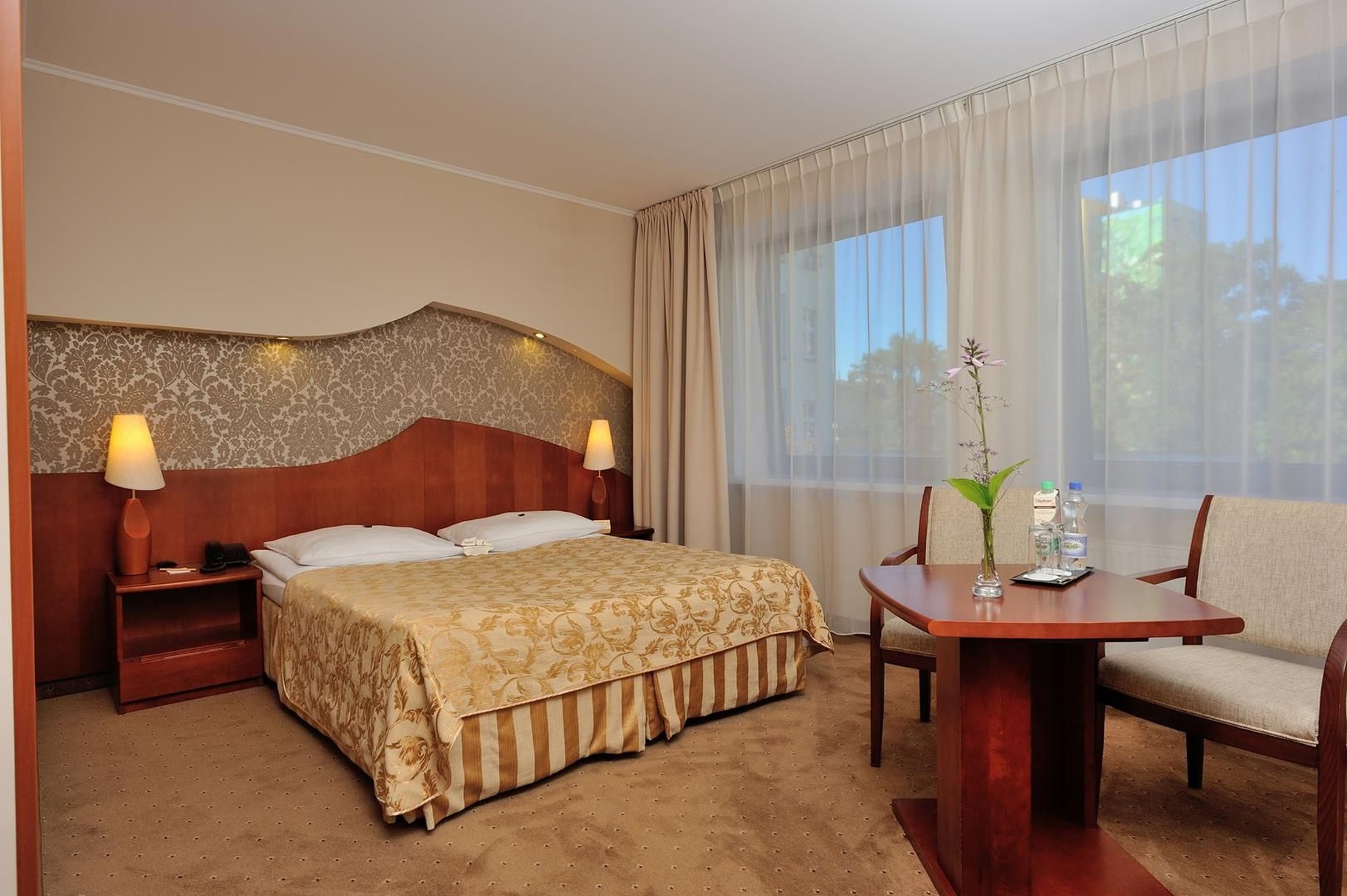 City Hotel photo 5