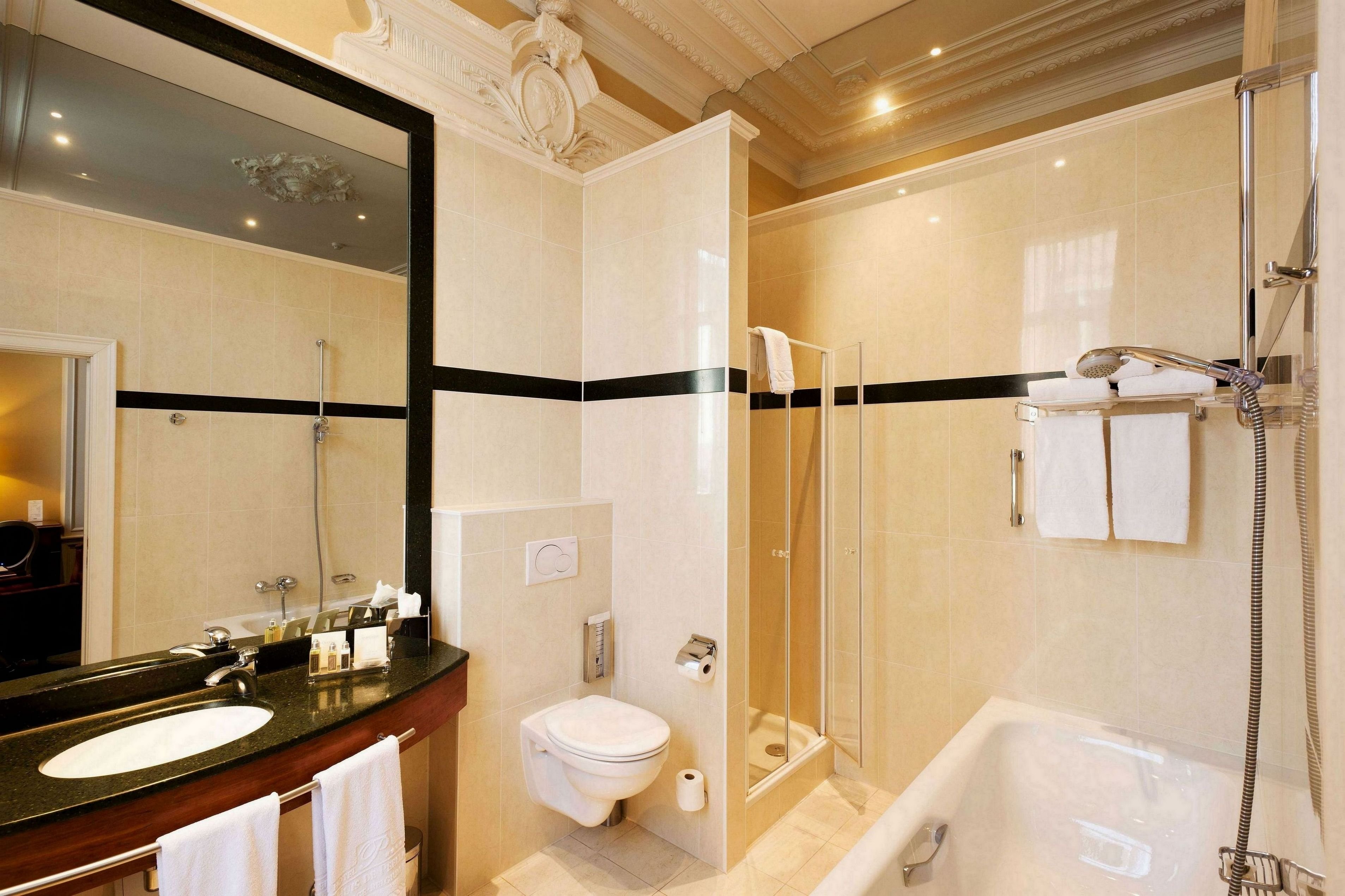 HOTEL DUKES’ ARCHES by null