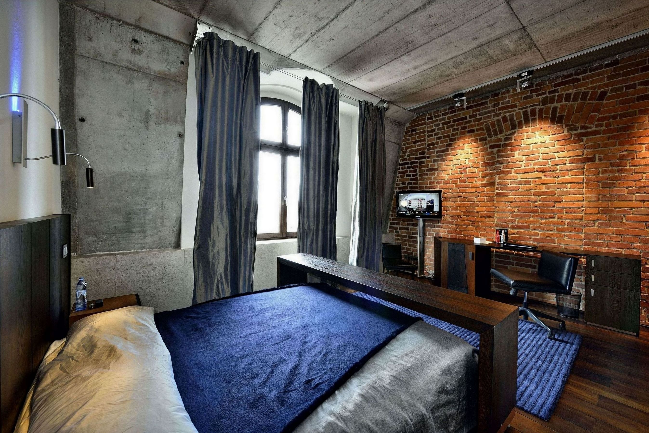 Hotel Monopol by null