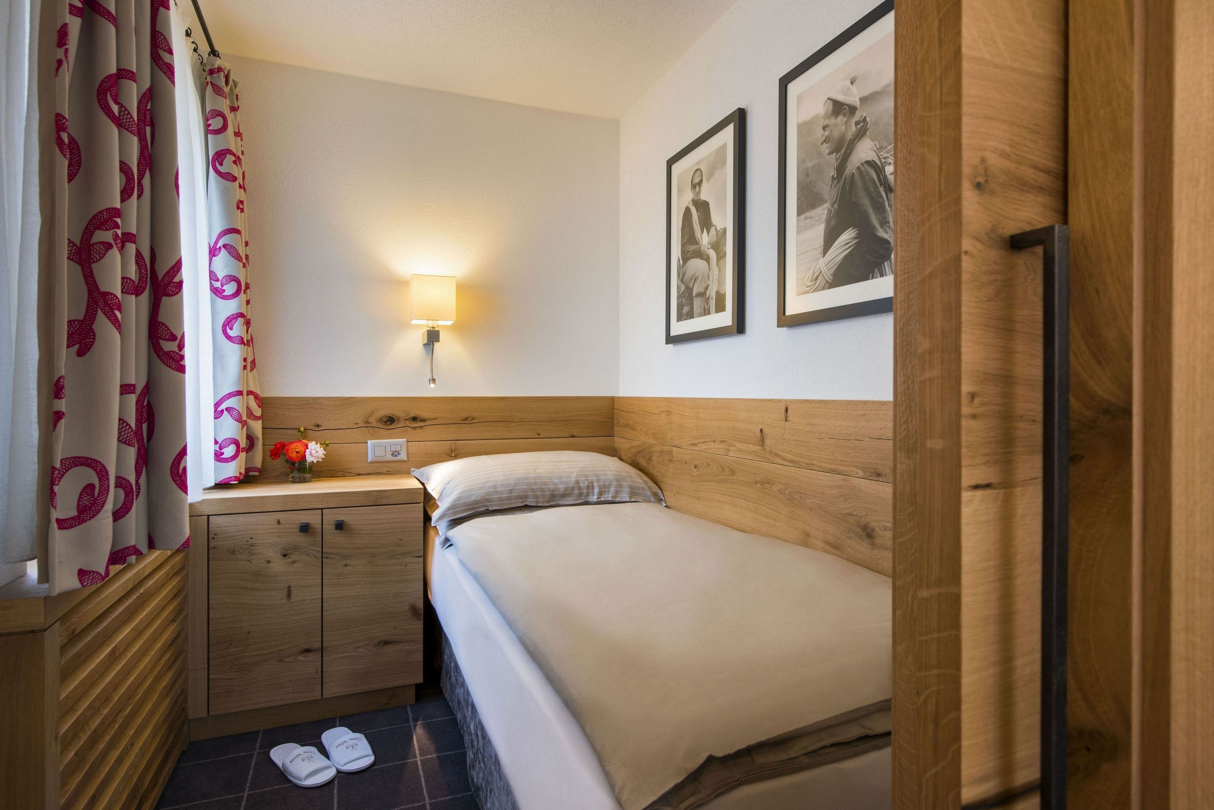 Hotel Chesa Valese by null