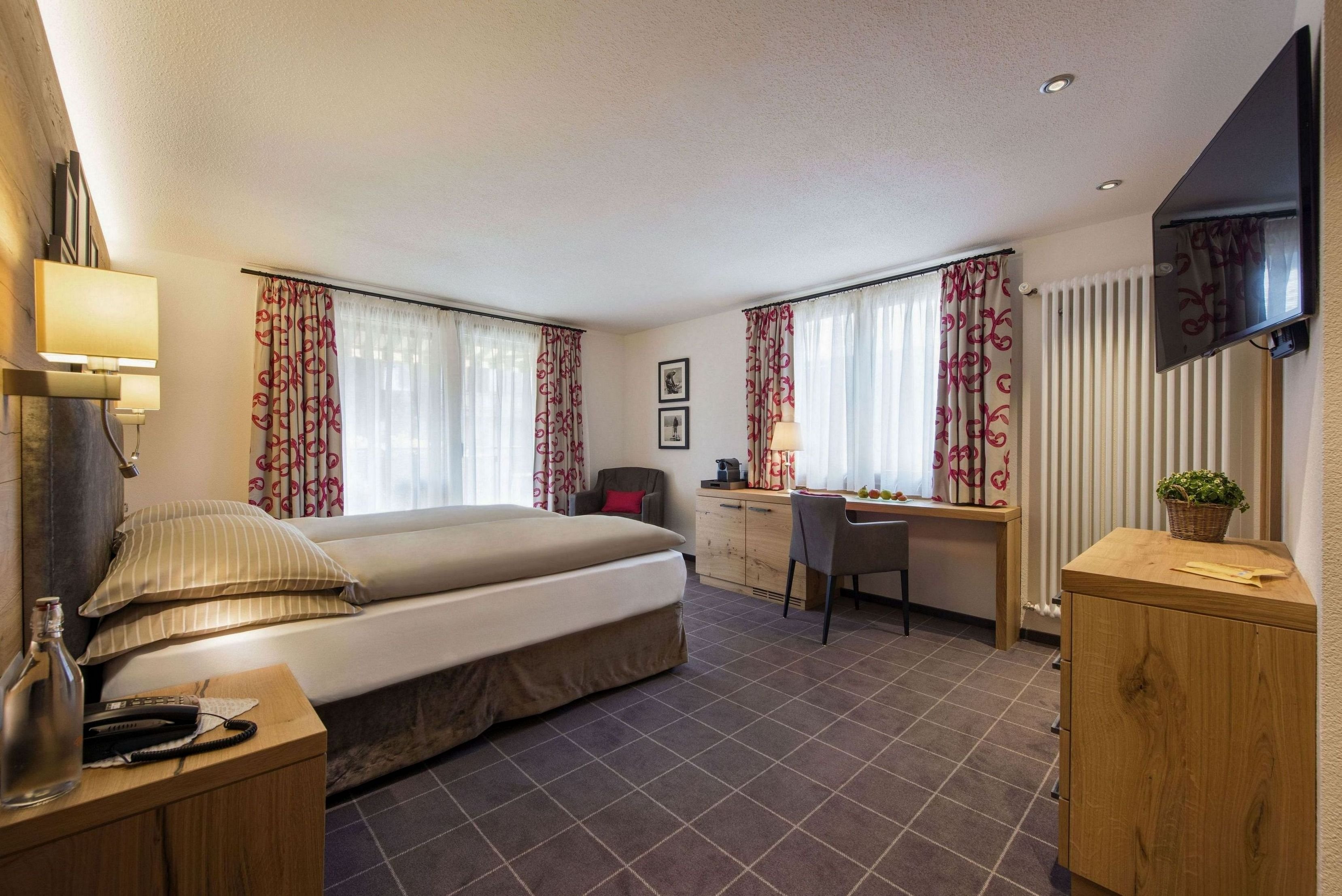 Hotel Chesa Valese by null