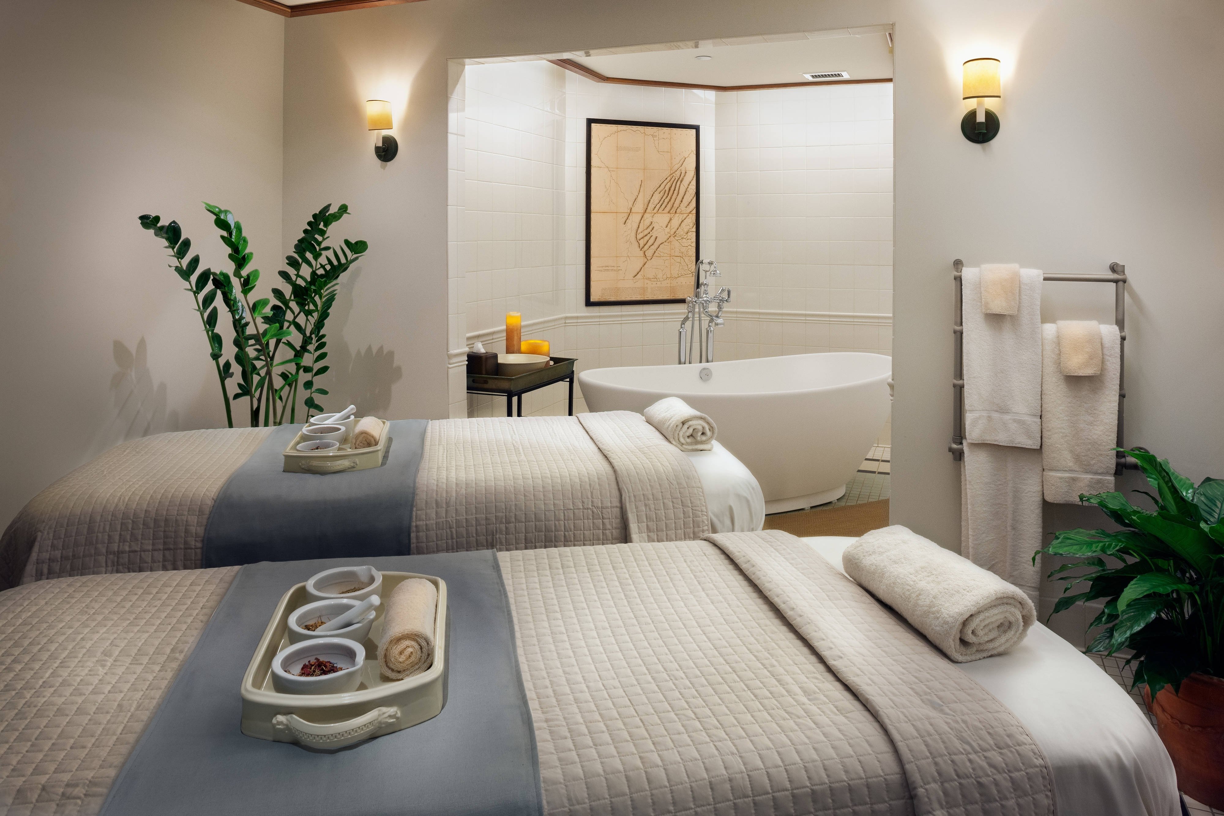 Williamsburg Lodge, Autograph Collection by null