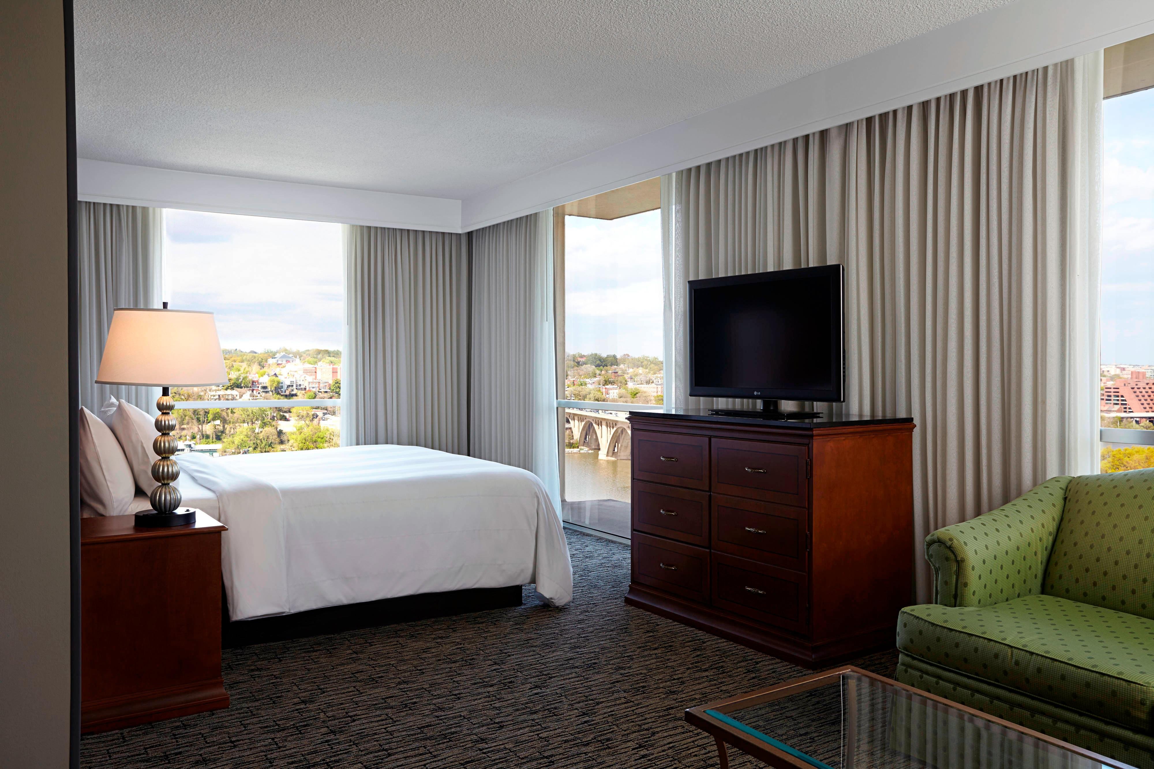 Key Bridge Marriott by null