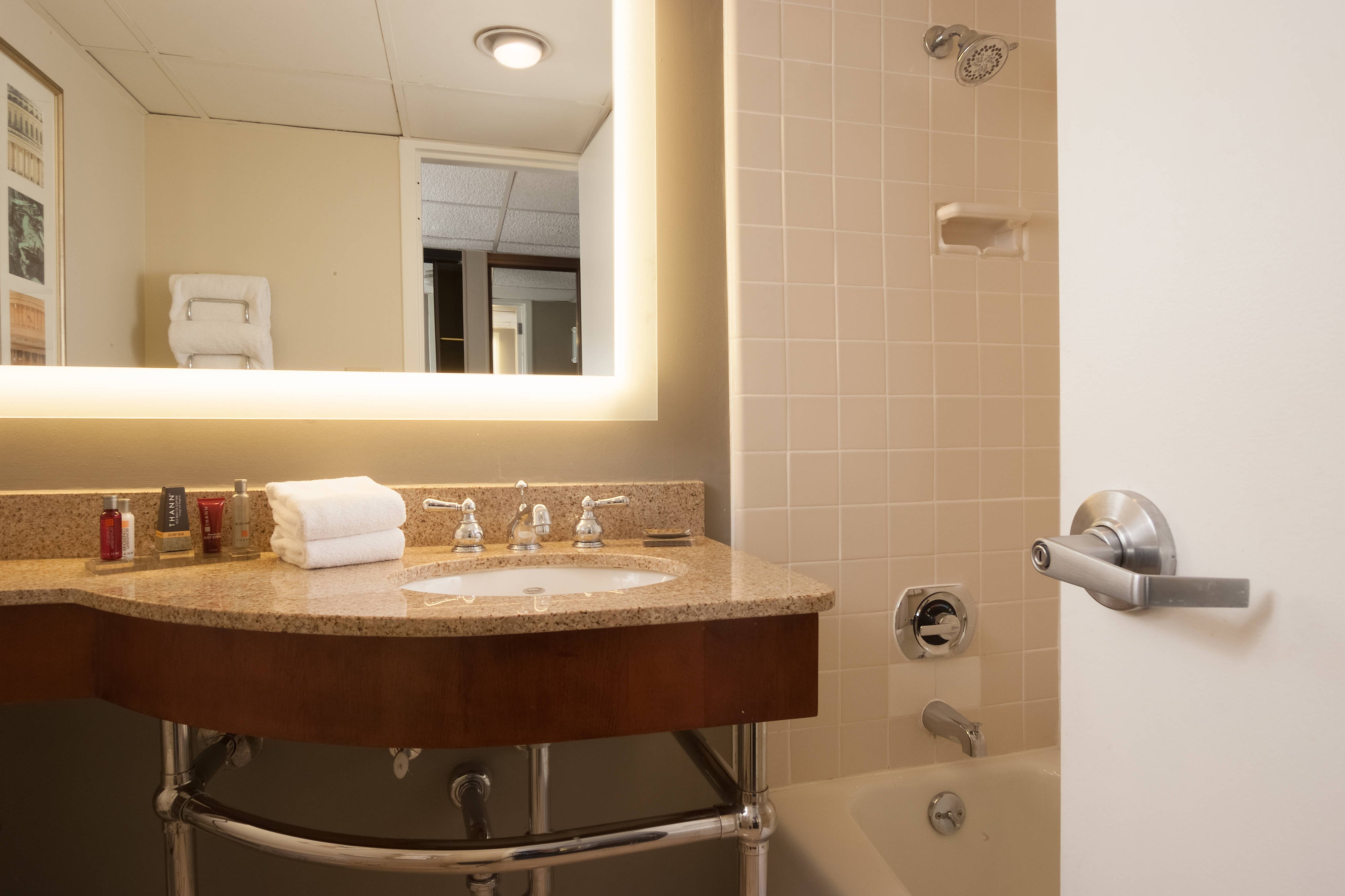 Key Bridge Marriott by null