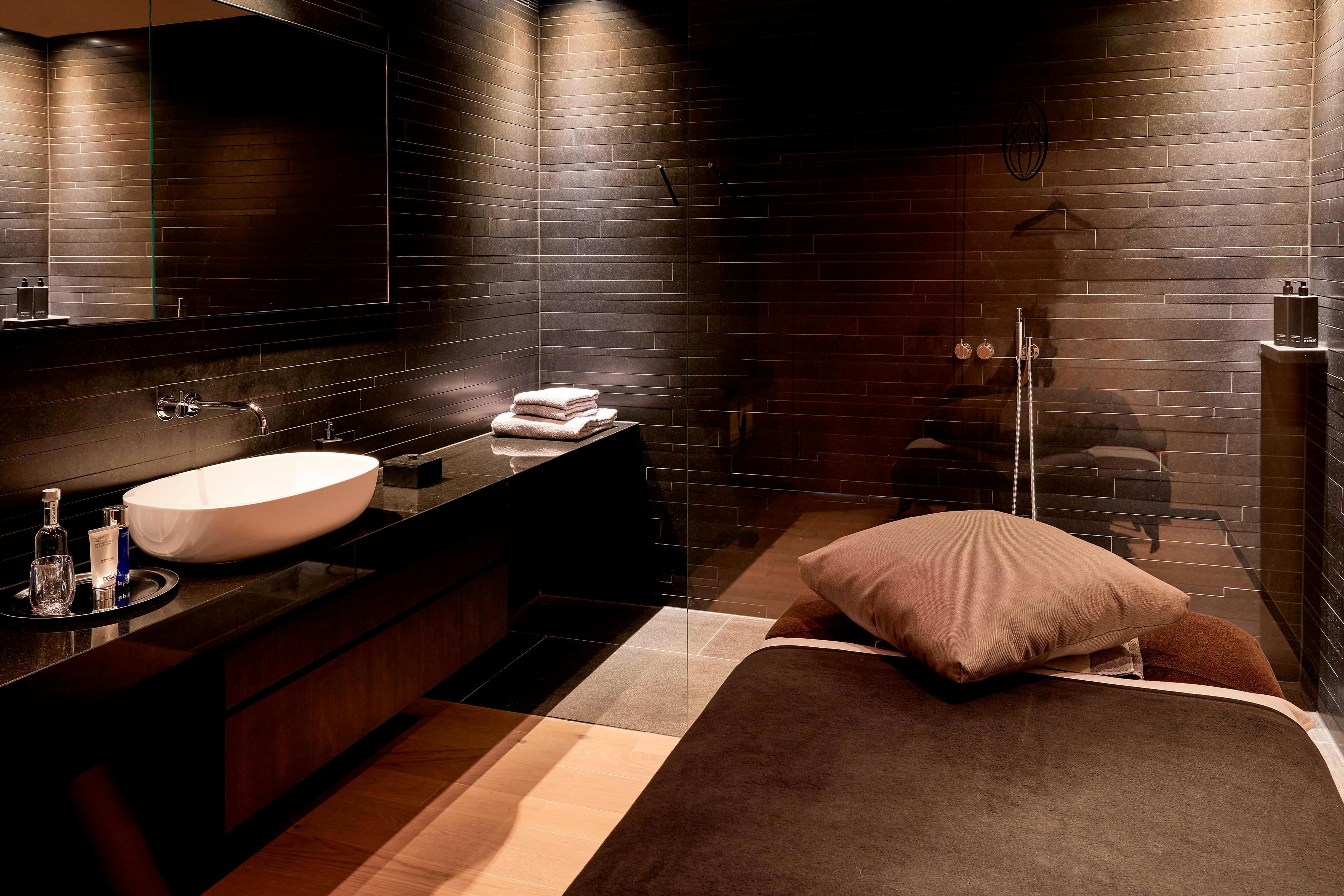 Roomers Baden-Baden, Autograph Collection by null