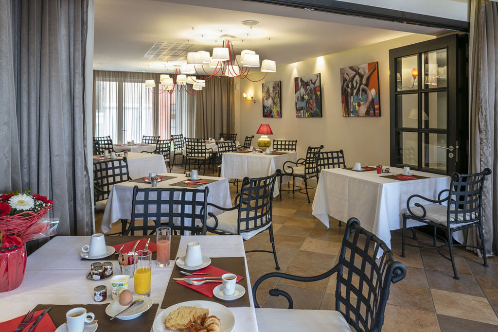 Hôtel Restaurant L'aréna Fréjus by null