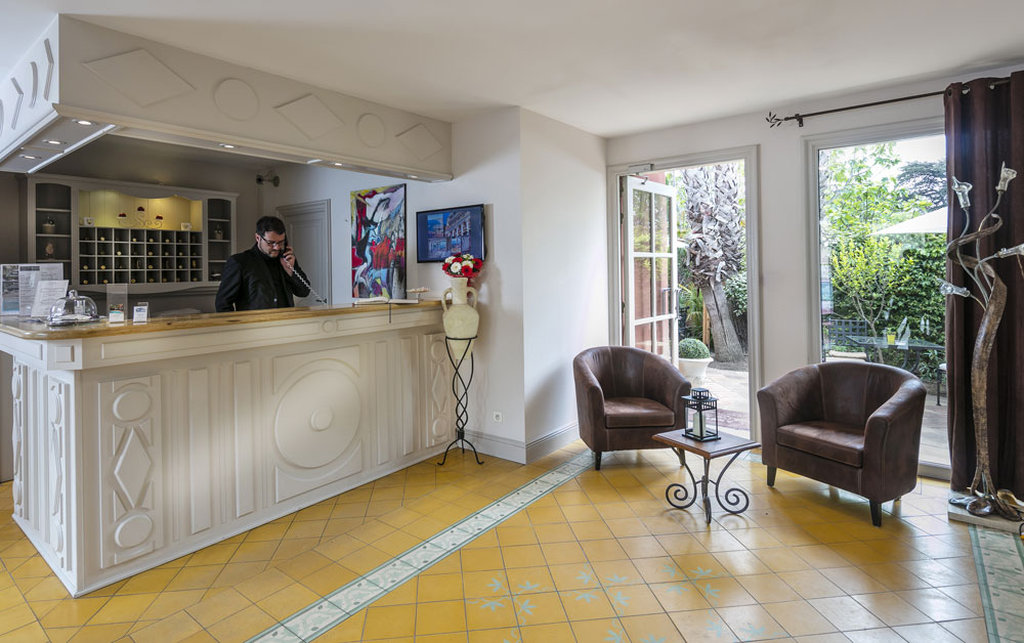Hôtel Restaurant L'aréna Fréjus by null