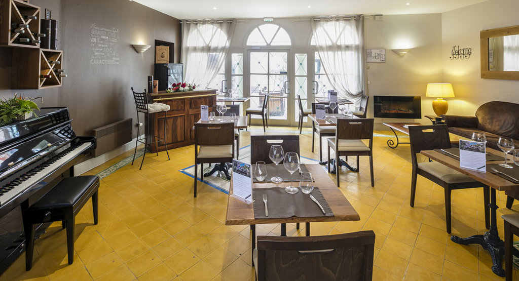 Hôtel Restaurant L'aréna Fréjus by null