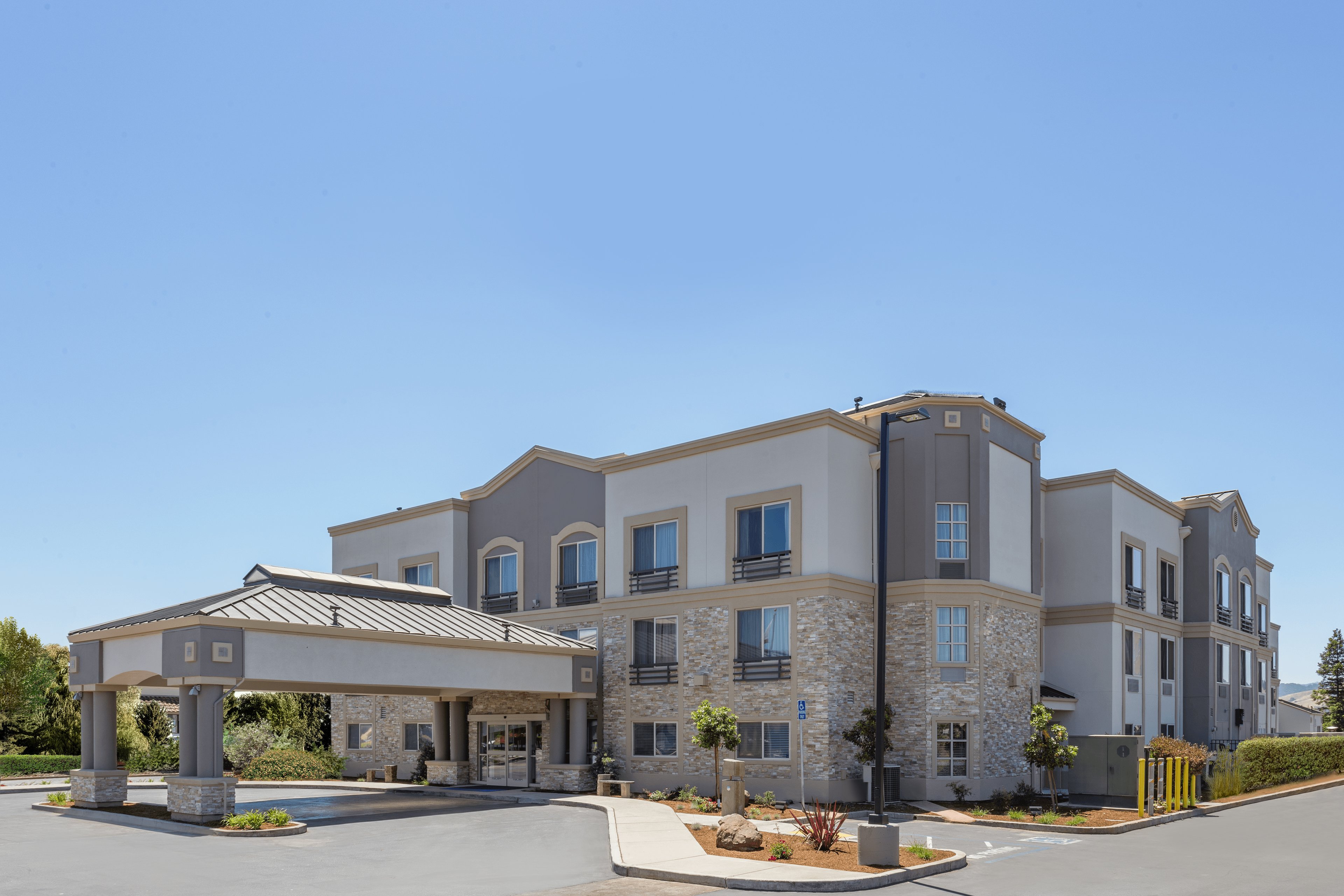 Holiday Inn Express & Suites San Jose-Morgan Hill, an IHG Hotel image