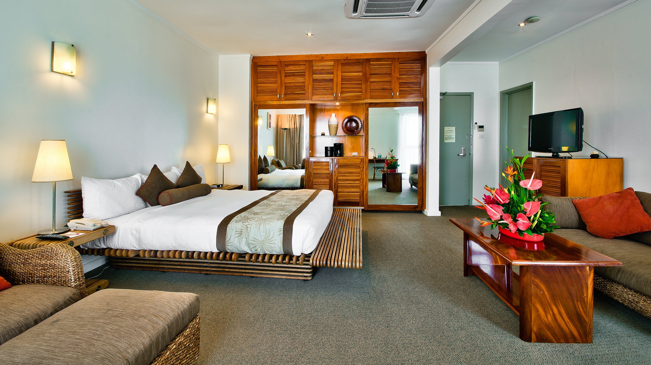Tanoa Plaza Hotel by null