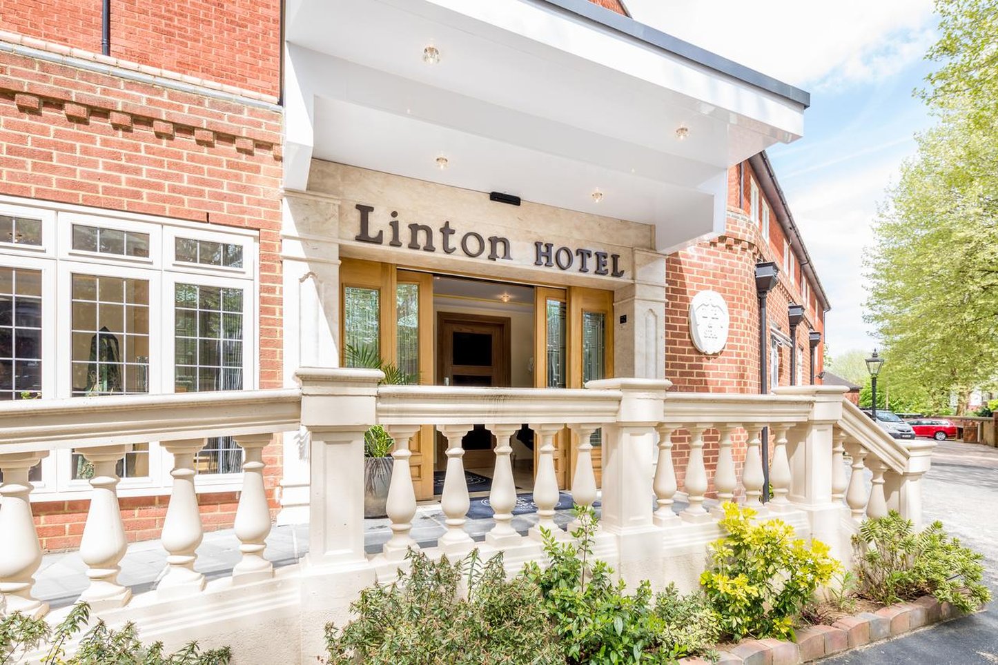 Linton Hotel Luton image