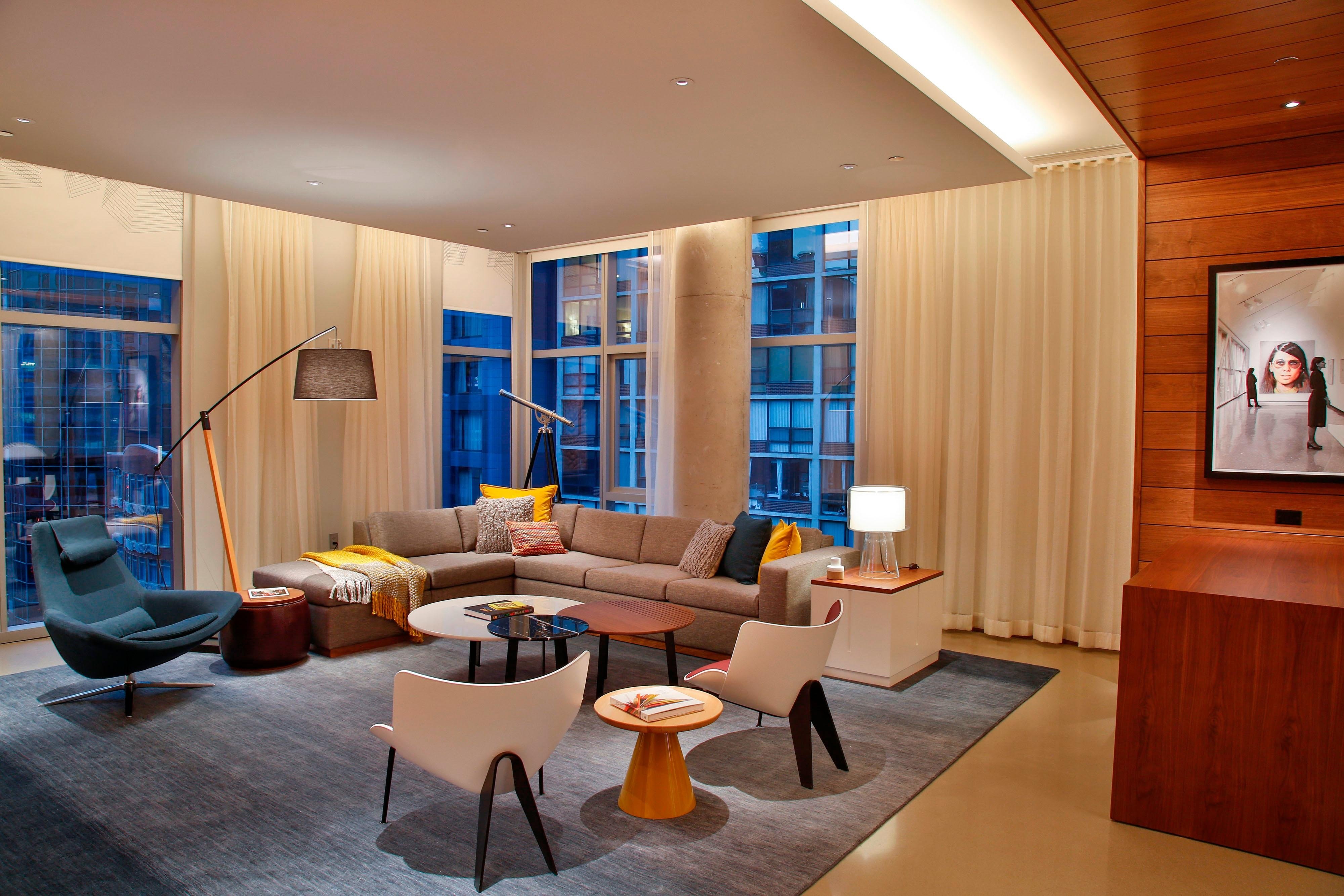 Aloft Chicago Mag Mile by null