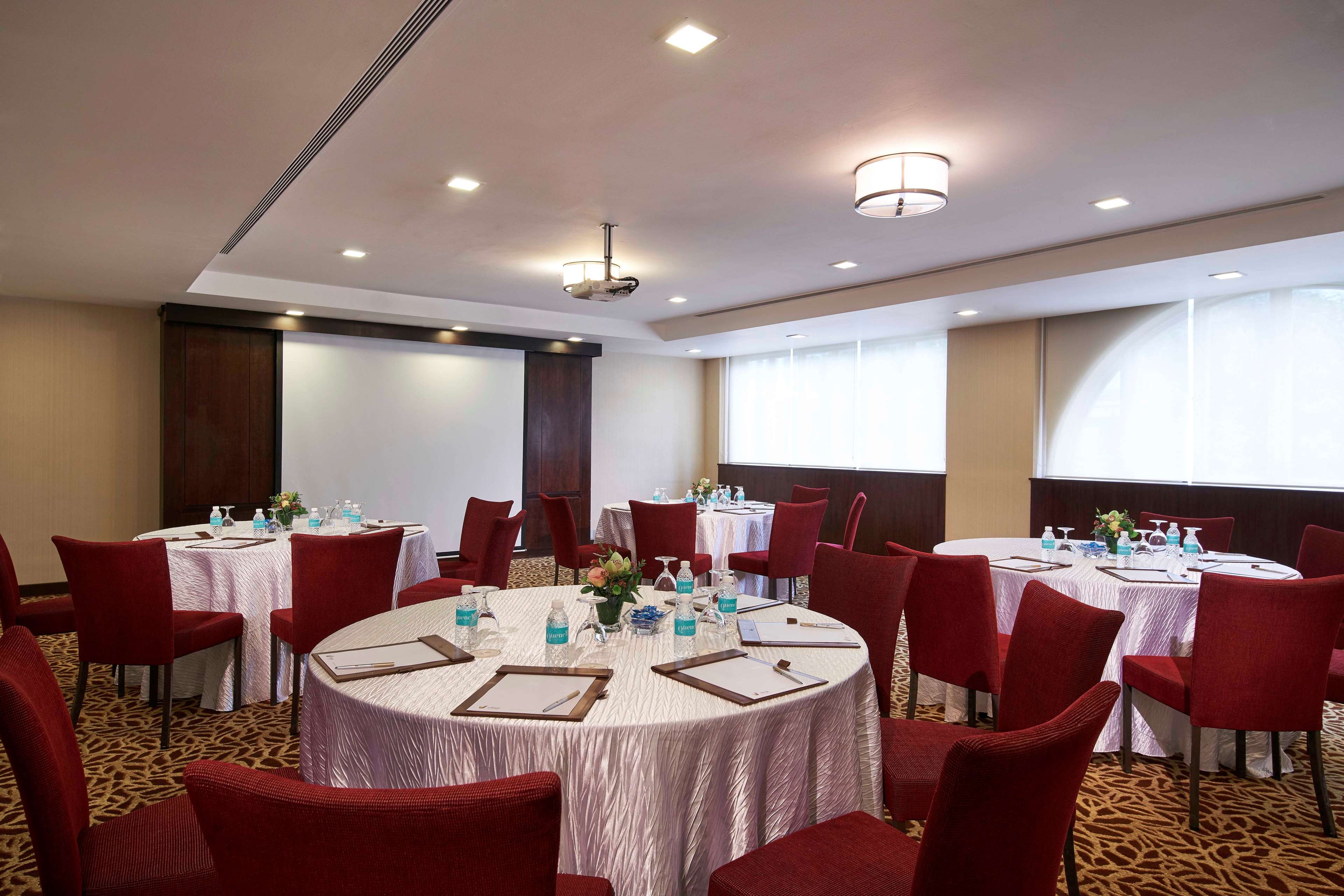 Village Hotel Albert Court by null