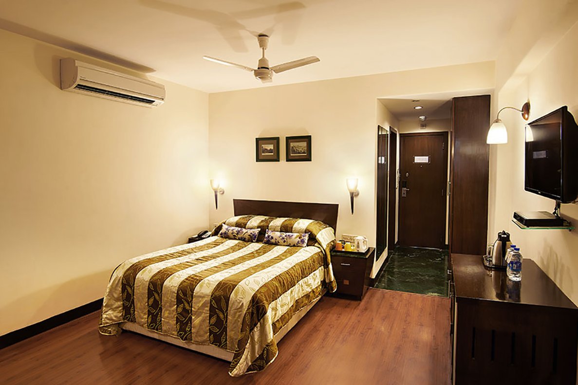 The Shalimar Hotel (August Kranti Marg) by null
