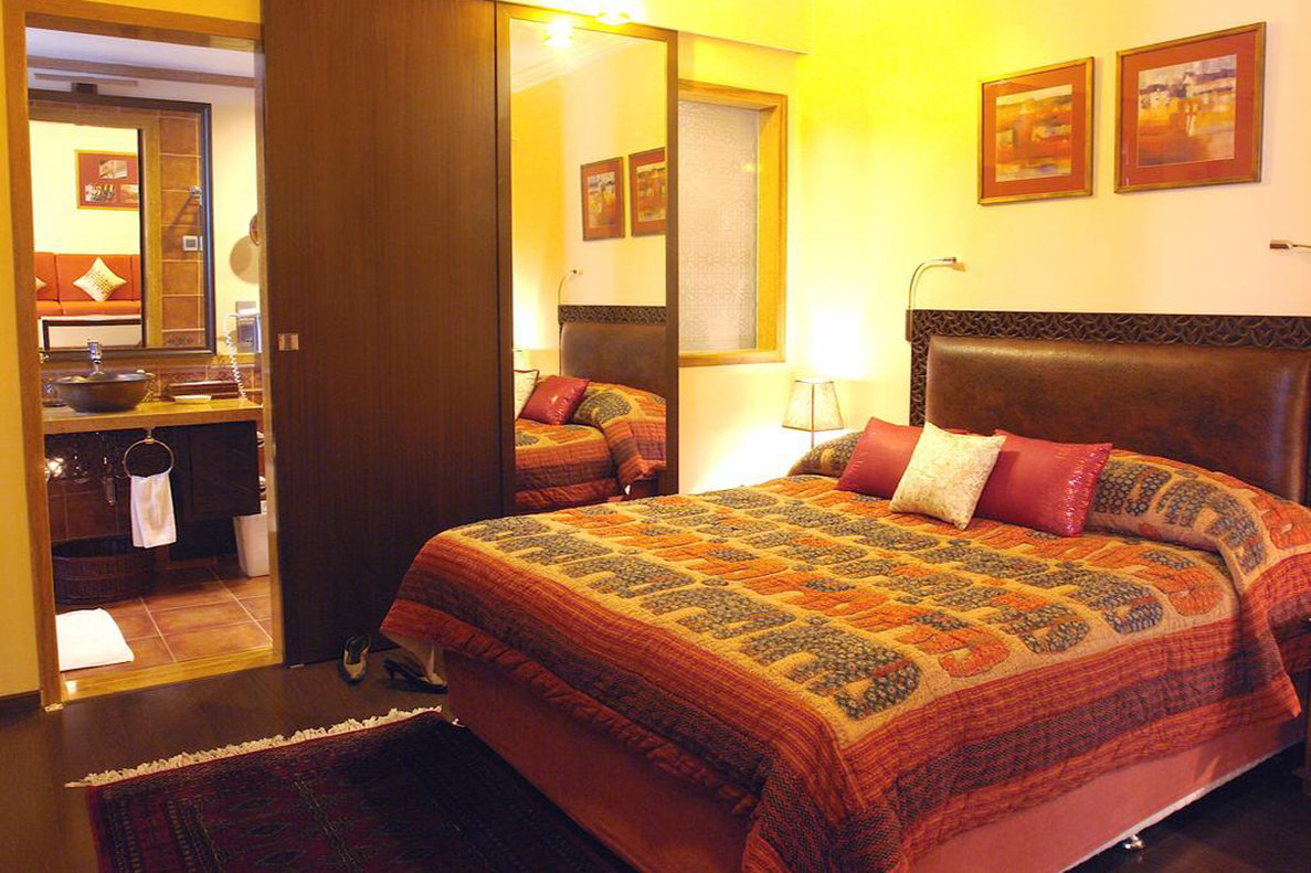 The Shalimar Hotel (August Kranti Marg) by null