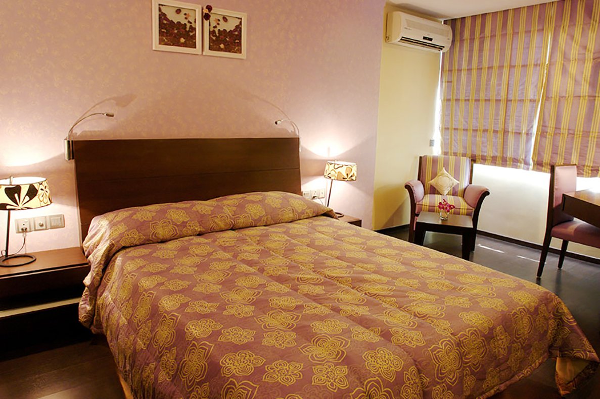 The Shalimar Hotel (August Kranti Marg) by null