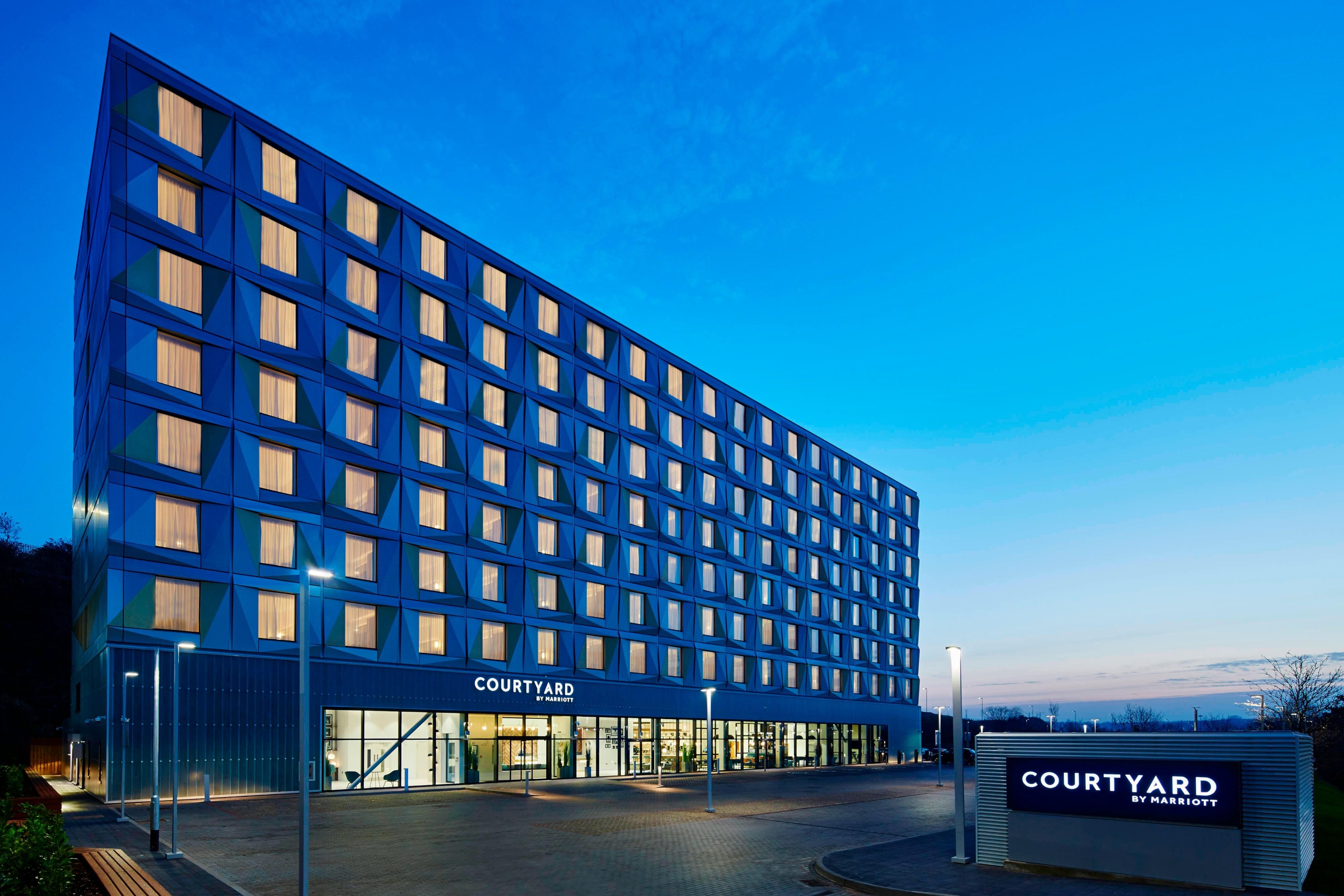 Courtyard by Marriott Luton Airport image
