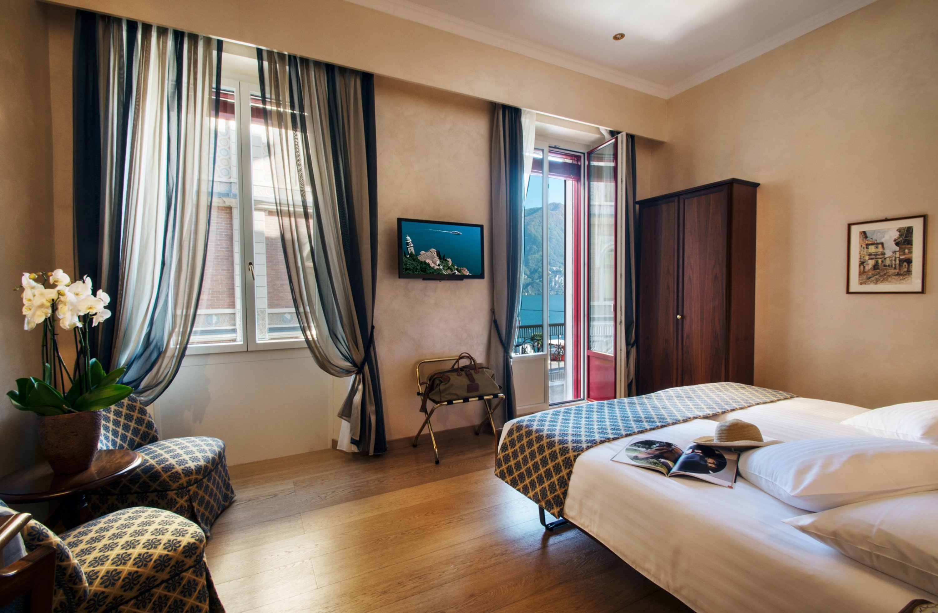 International au Lac Historic Lakeside Hotel by null