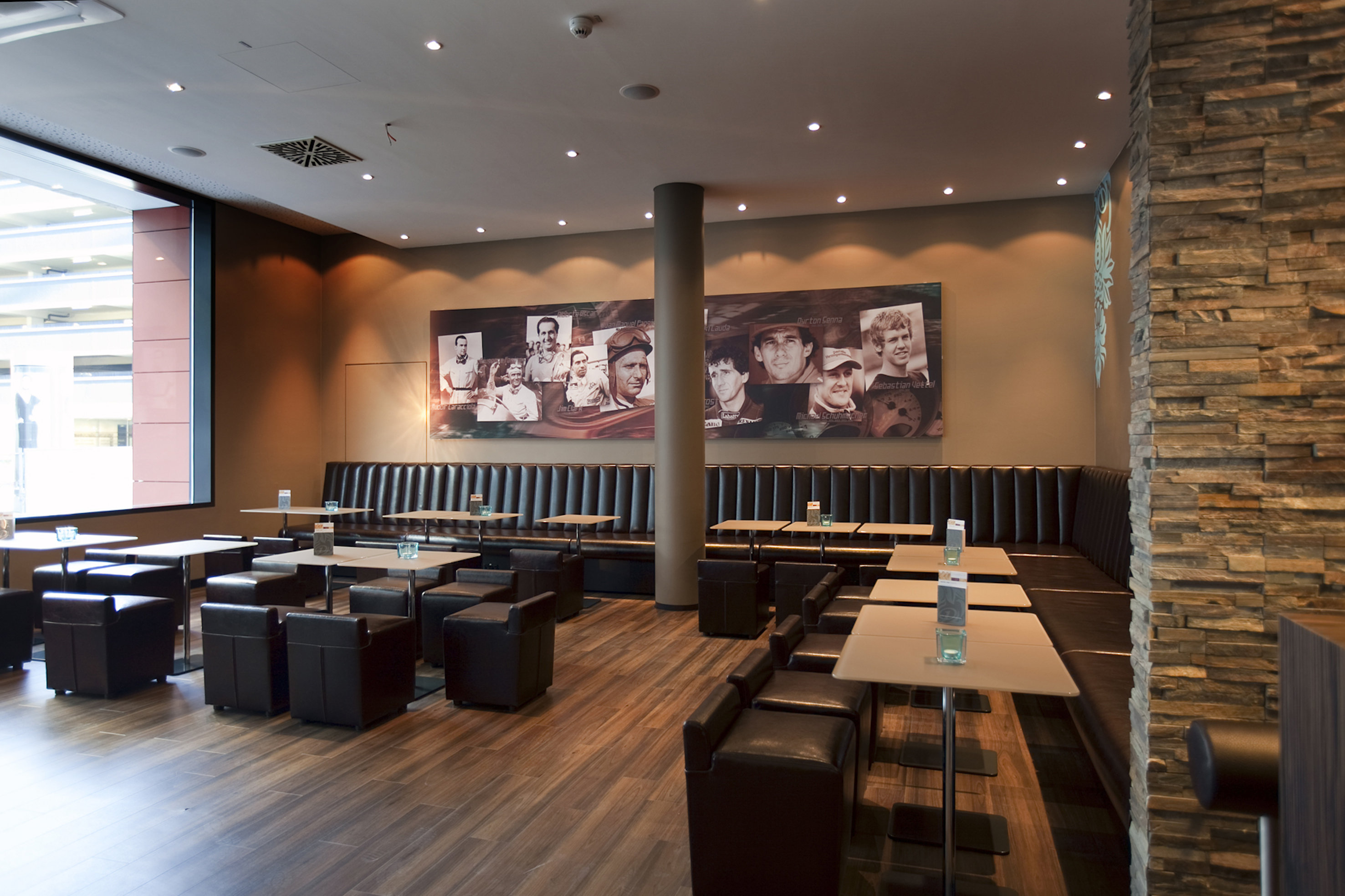 Hotel Motel One Stuttgart-Mitte photo 6