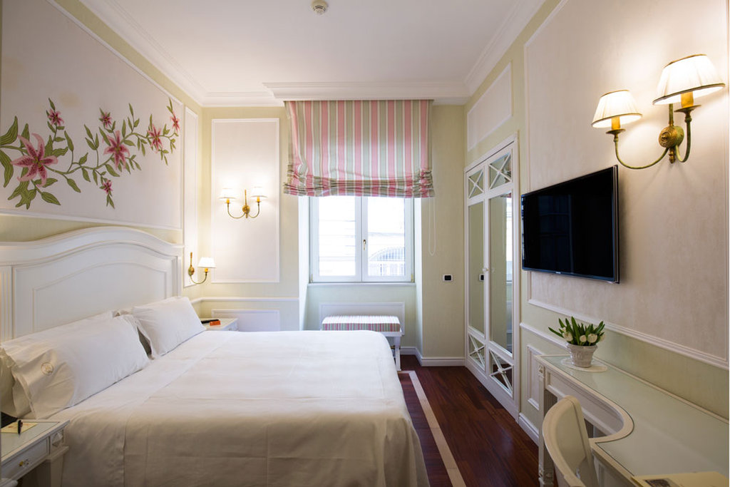 Palazzo Alabardieri by null