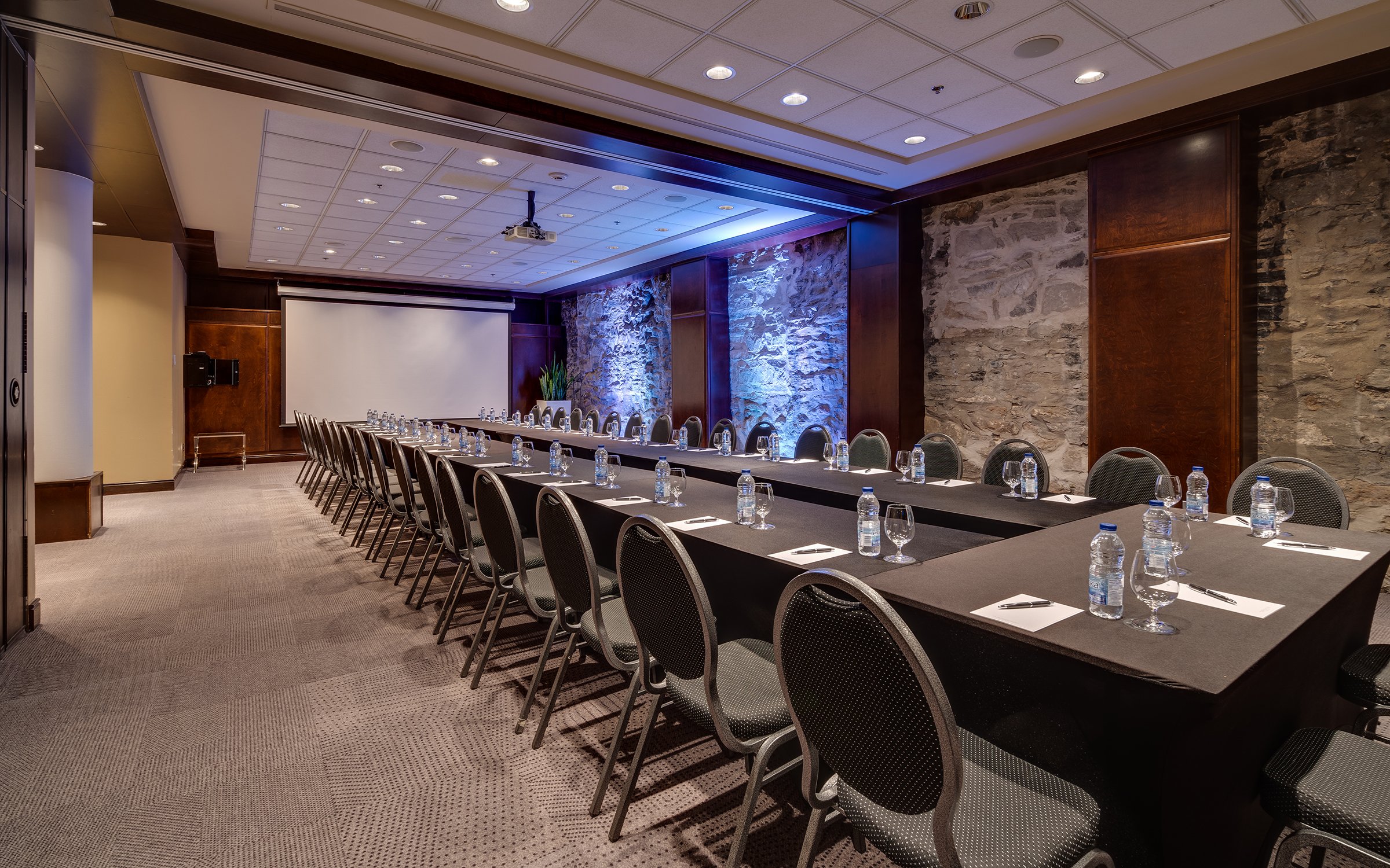 Le Saint-Sulpice Hotel Montreal by null