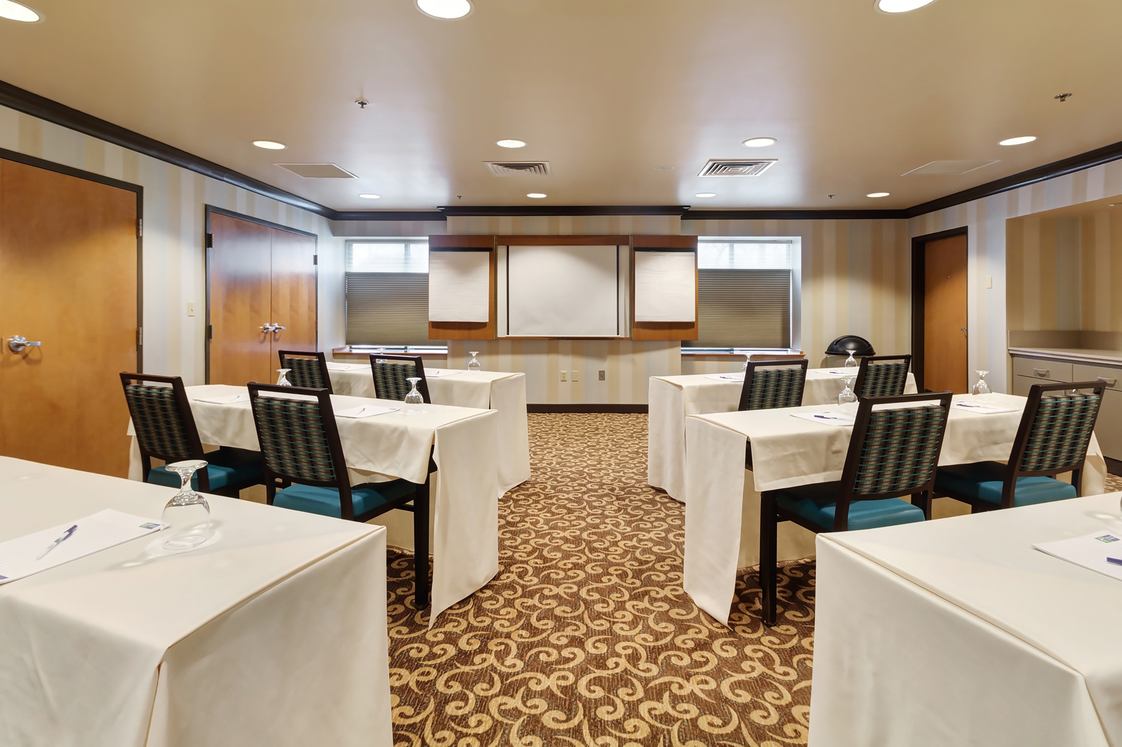 Holiday Inn Express & Suites Warwick-Providence (Airport) by null