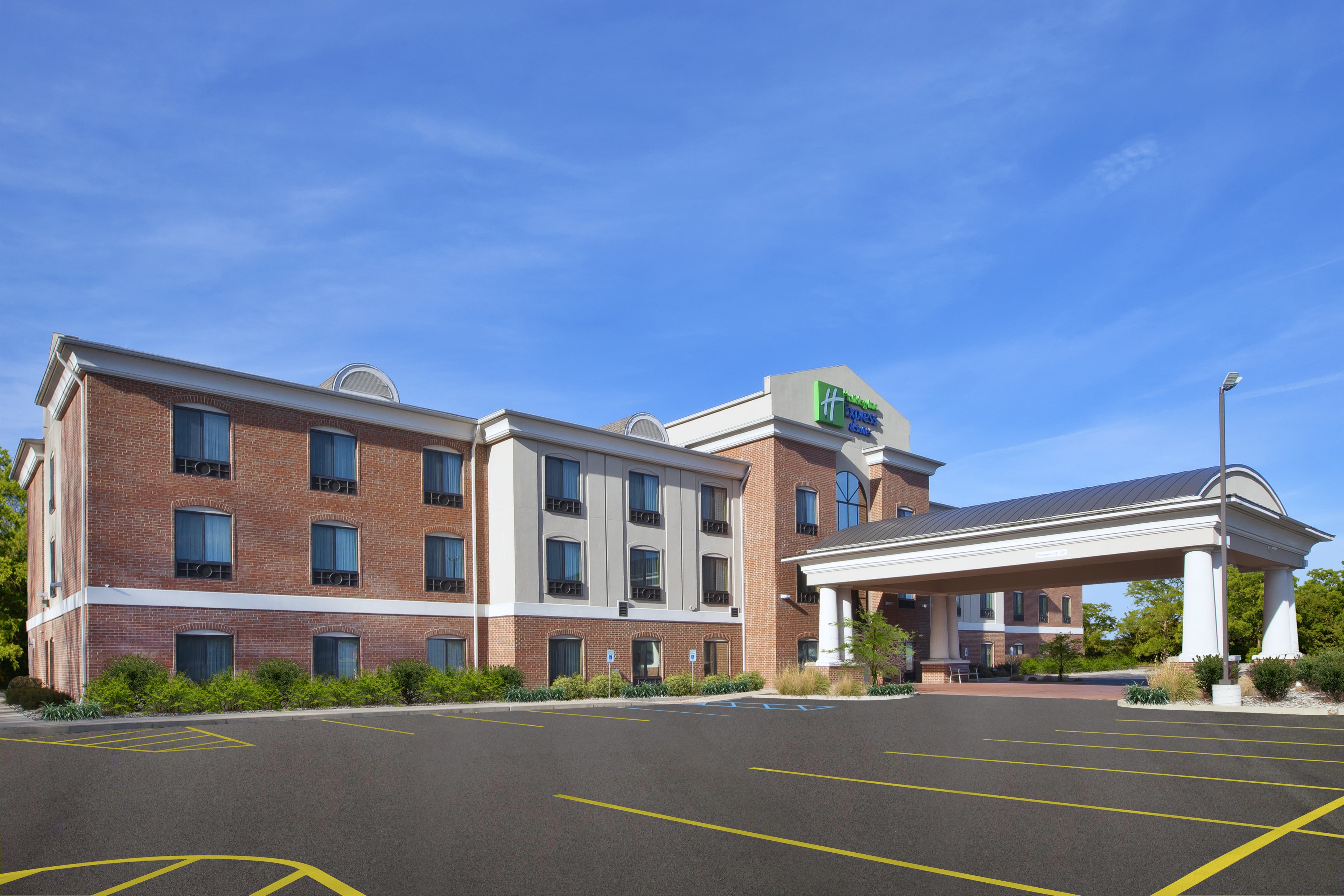 Holiday Inn Express & Suites Niles, an IHG Hotel image