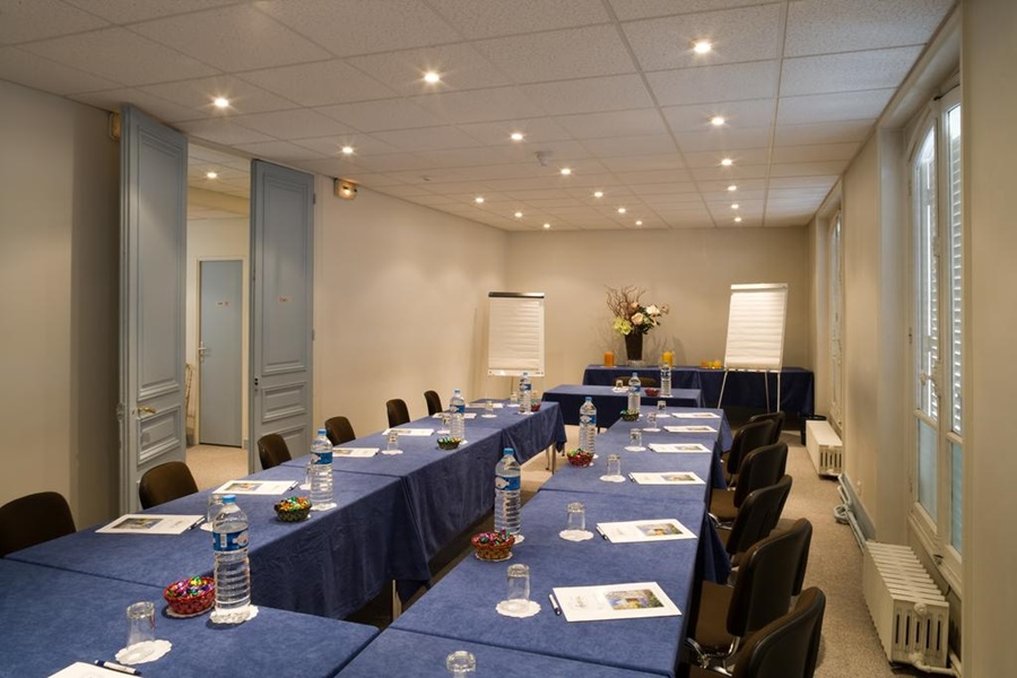 TRIBE Paris Batignolles by null