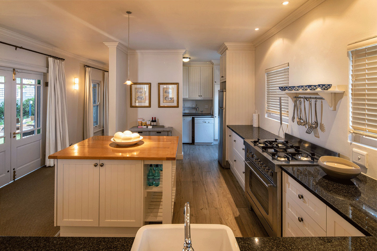 Le Quartier Francais by null