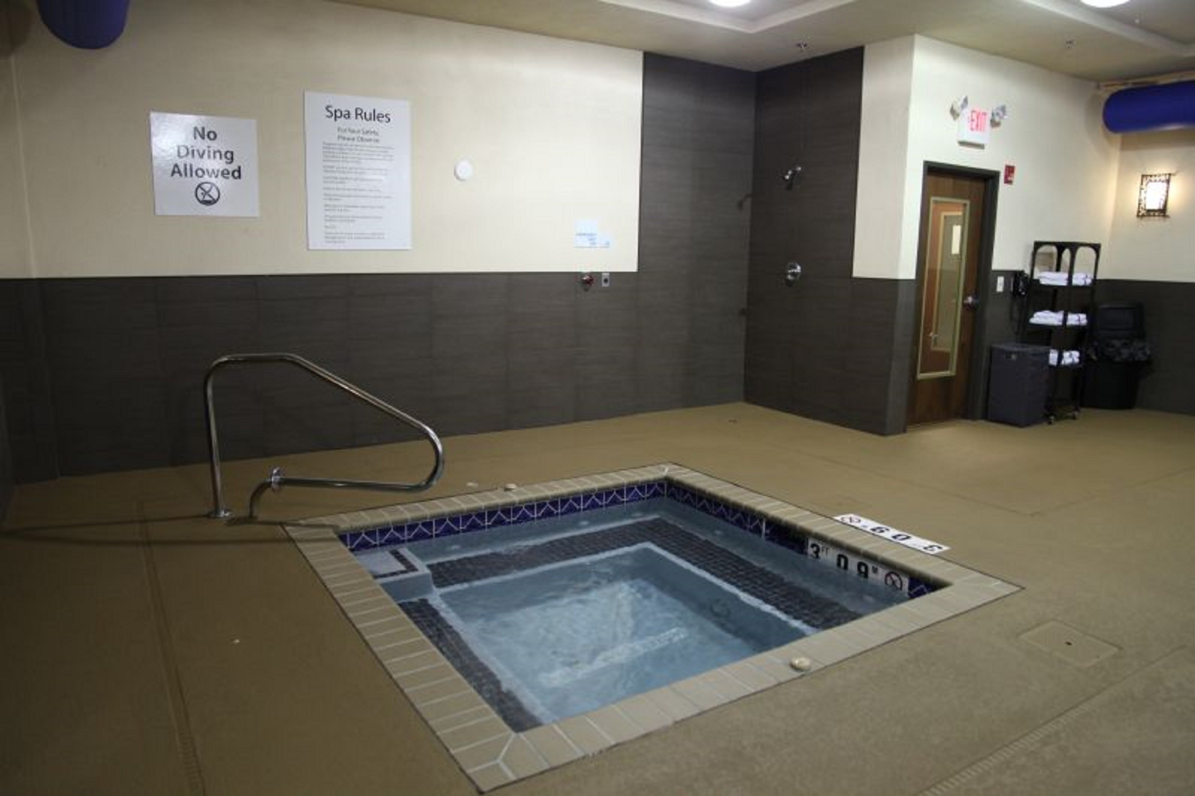 Holiday Inn Express & Suites Huntsville Airport by IHG photo 8