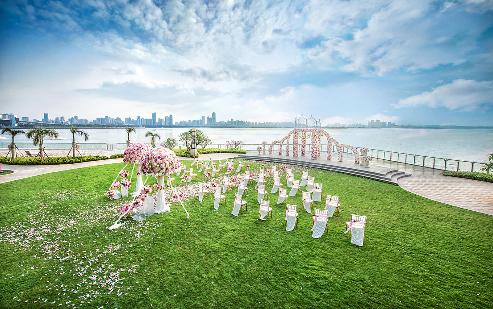 Hualuxe Hotels & Resorts Haikou Seaview by null