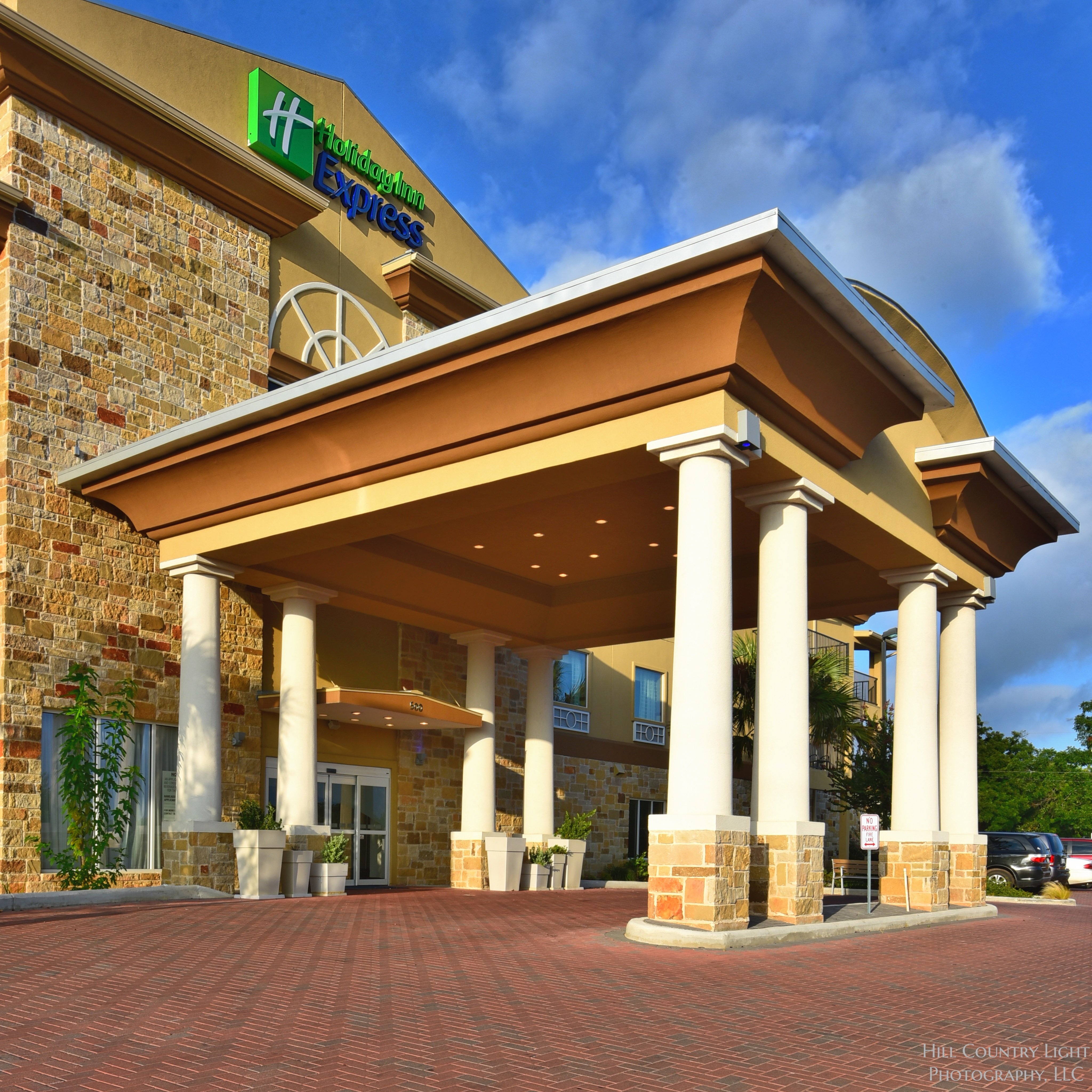 Holiday Inn Express & Suites Fredericksburg, an IHG Hotel image