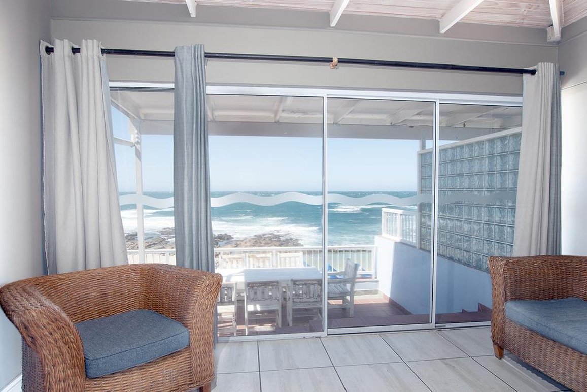 Point Village Hotel by null