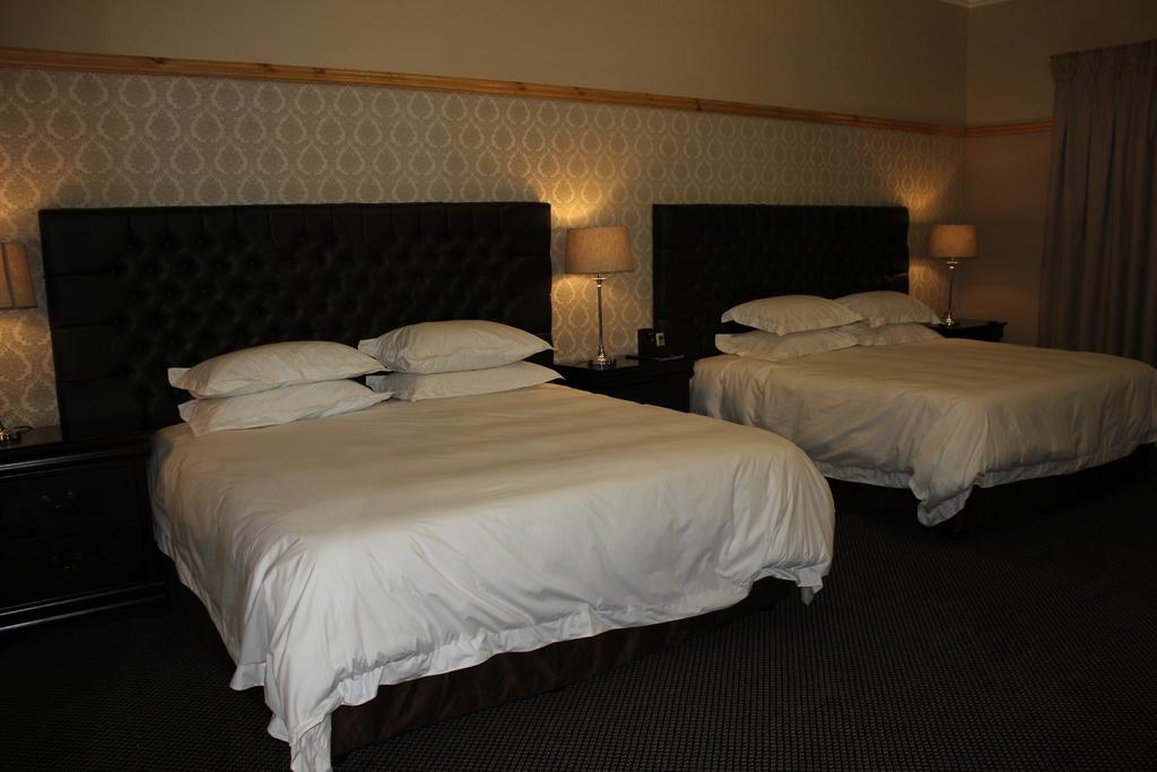 Halfway House Hotel Kimberley by null