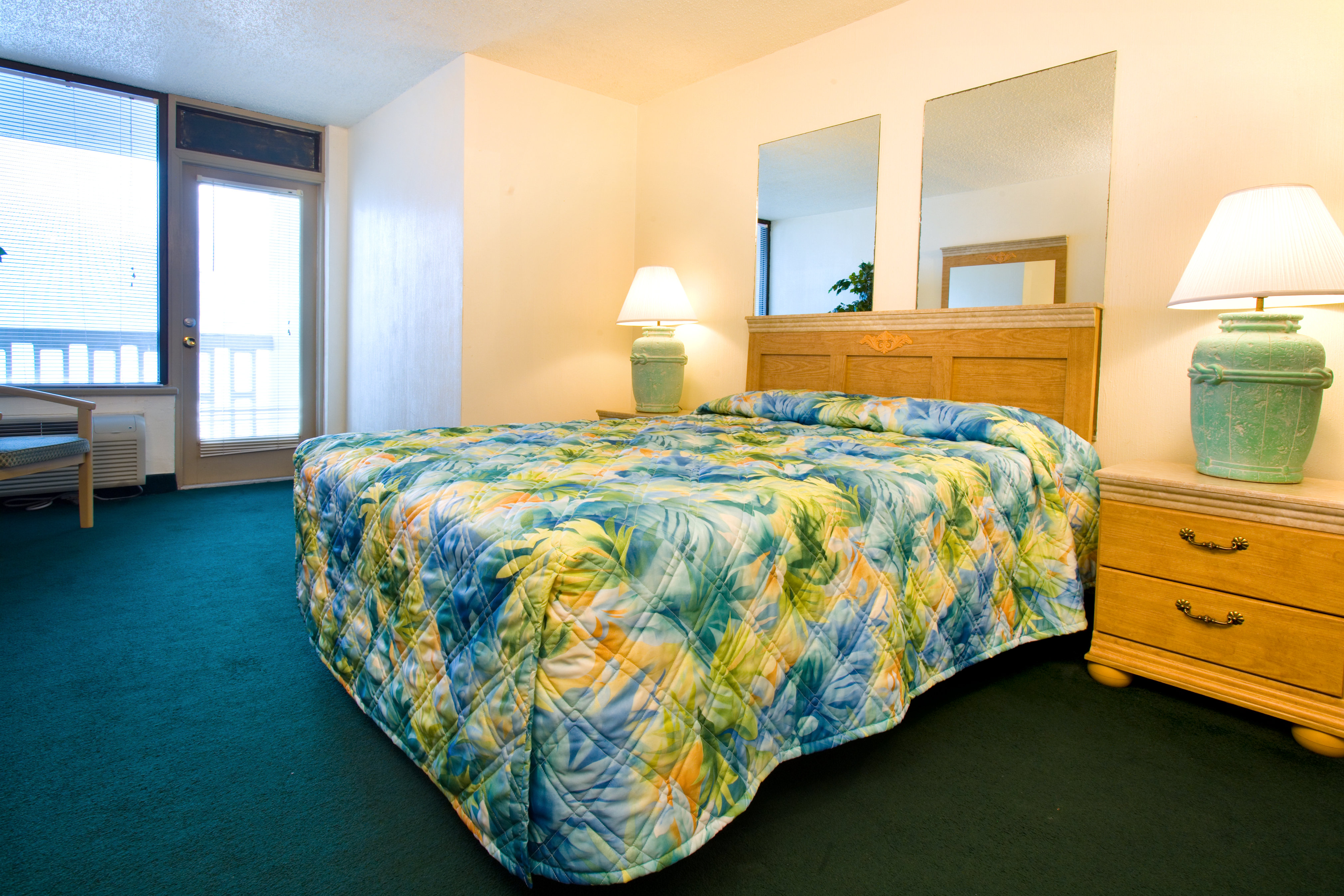 Howard Johnson by Wyndham Oceanfront Daytona Beach photo 2