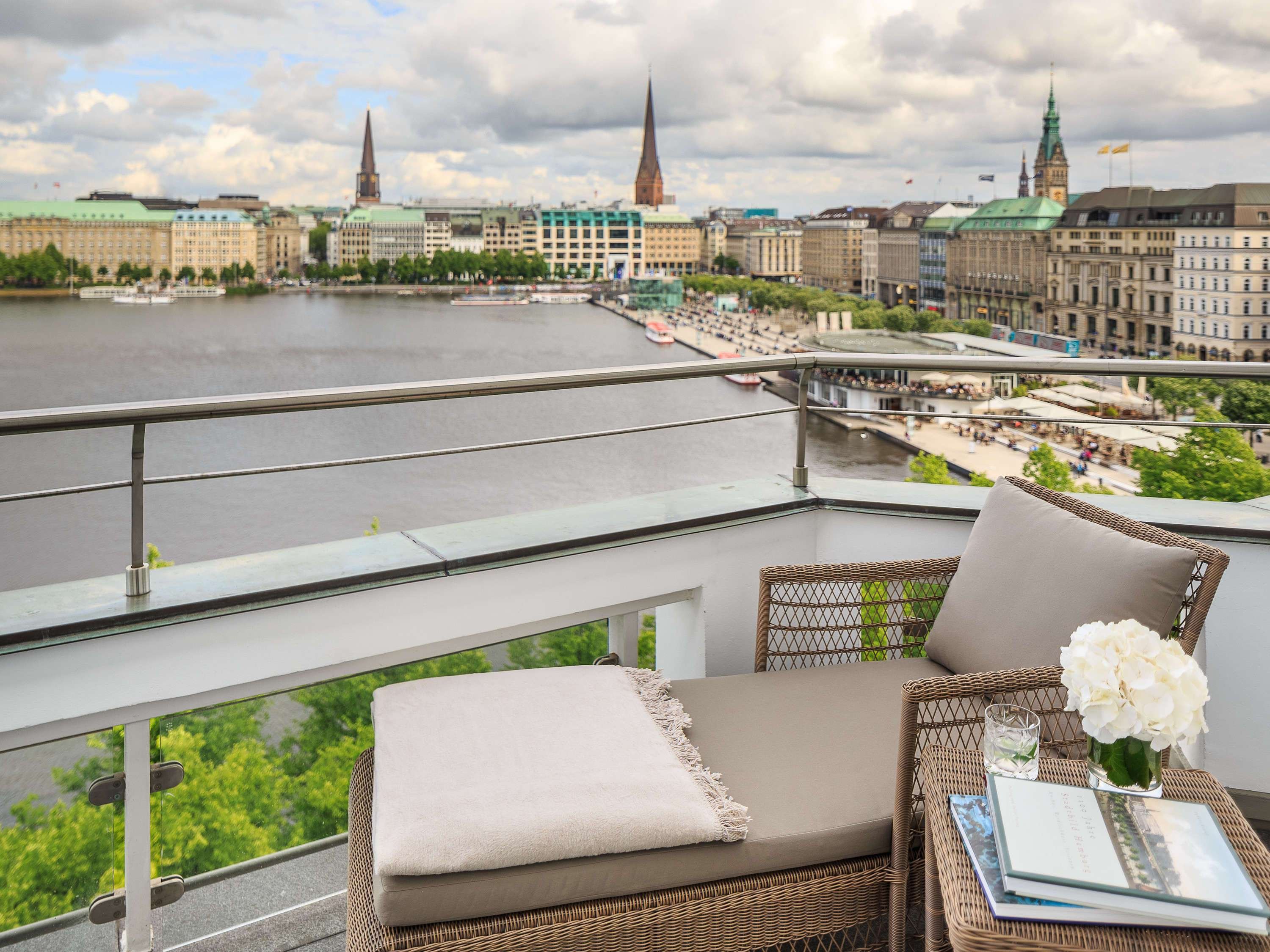 Fairmont Hotel Vier Jahreszeiten by null