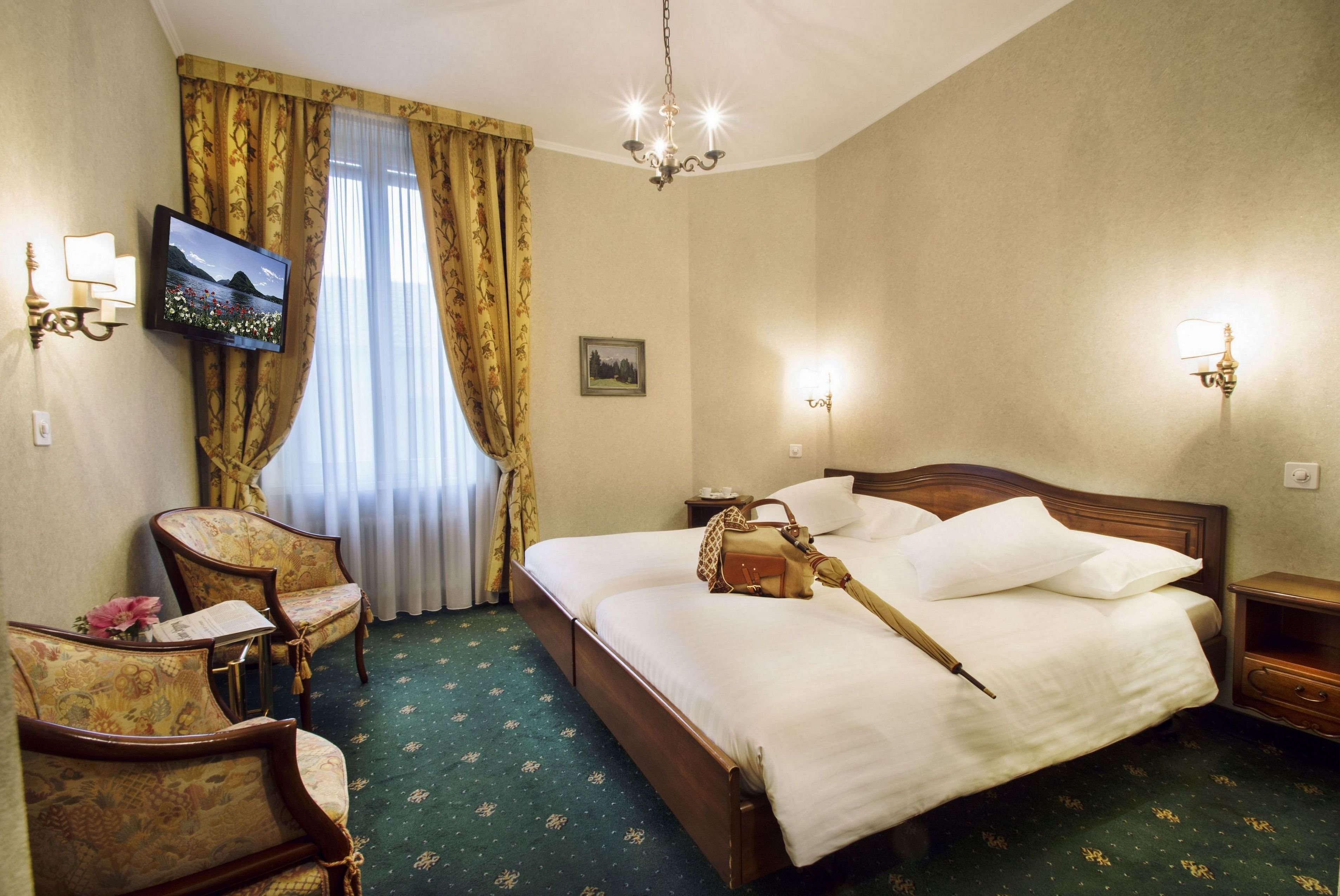International au Lac Historic Lakeside Hotel by null