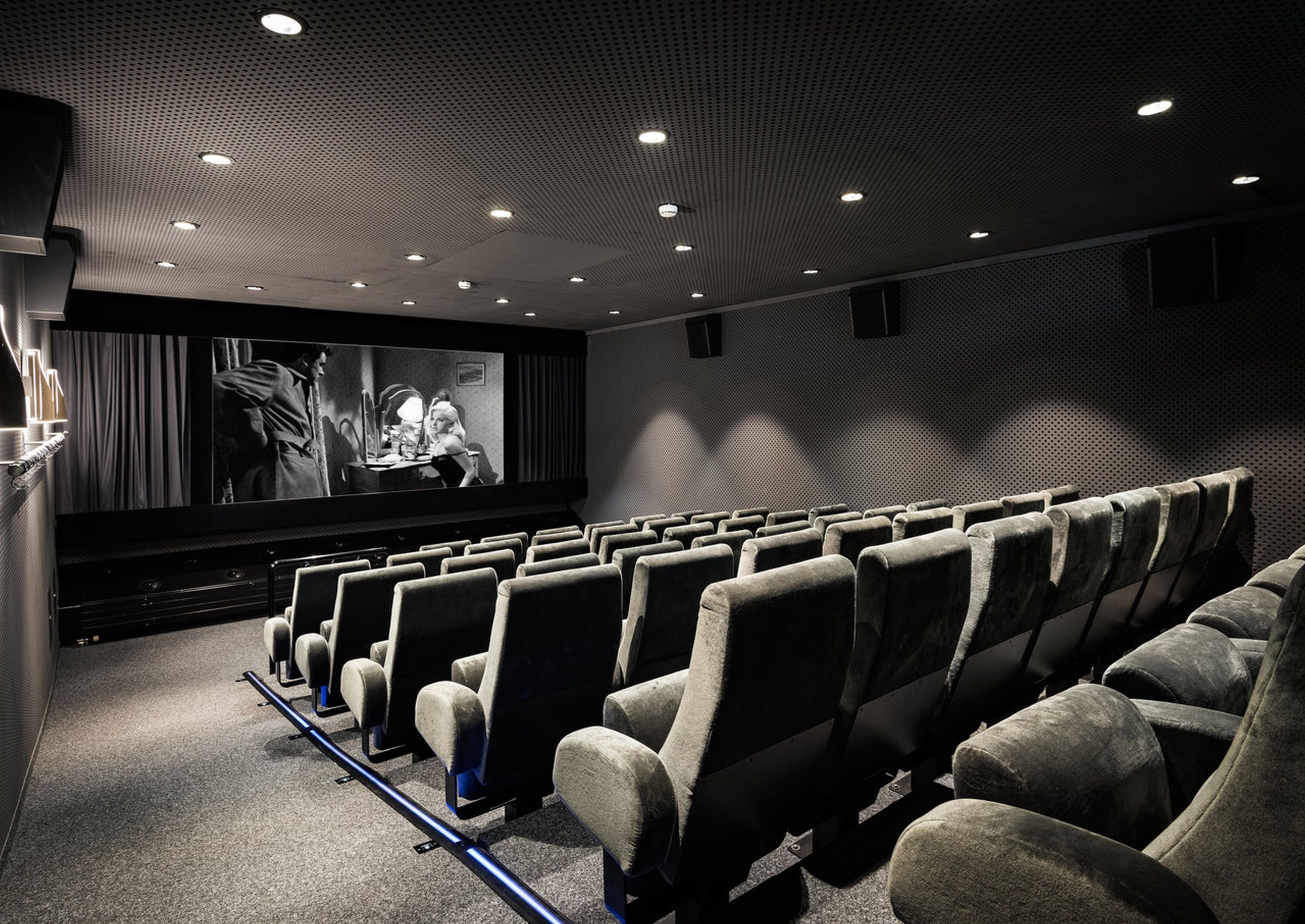 Hotel Kino Bar Loge by null
