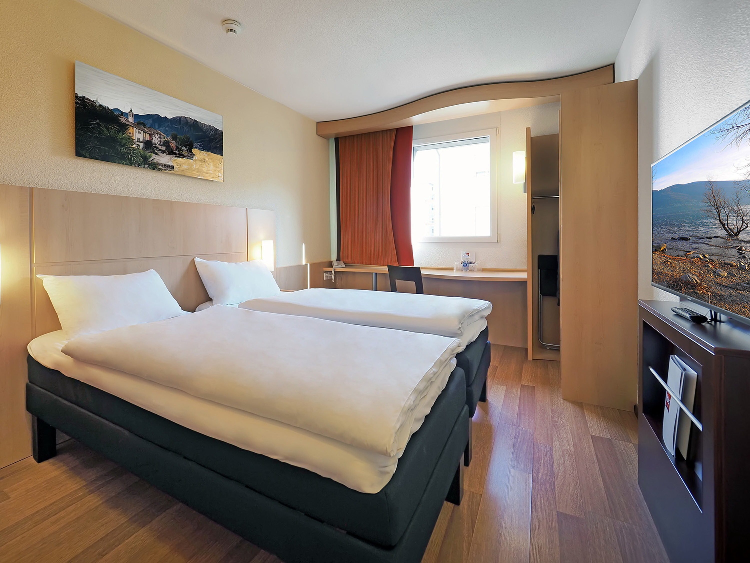 ibis Locarno by null