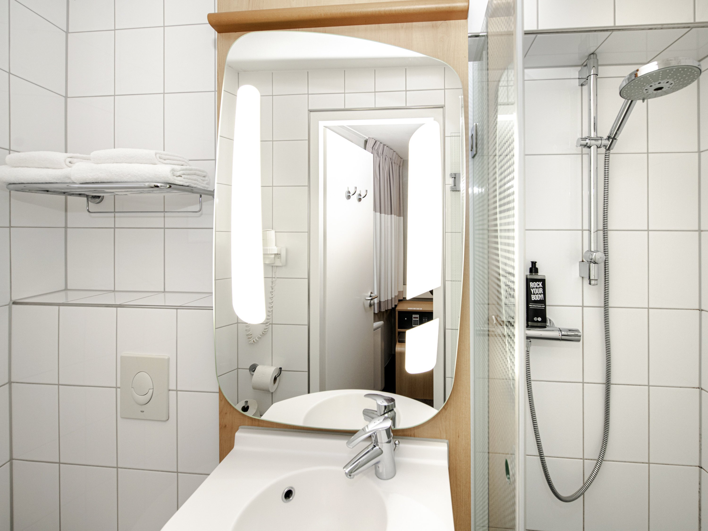 ibis Amsterdam Centre by null