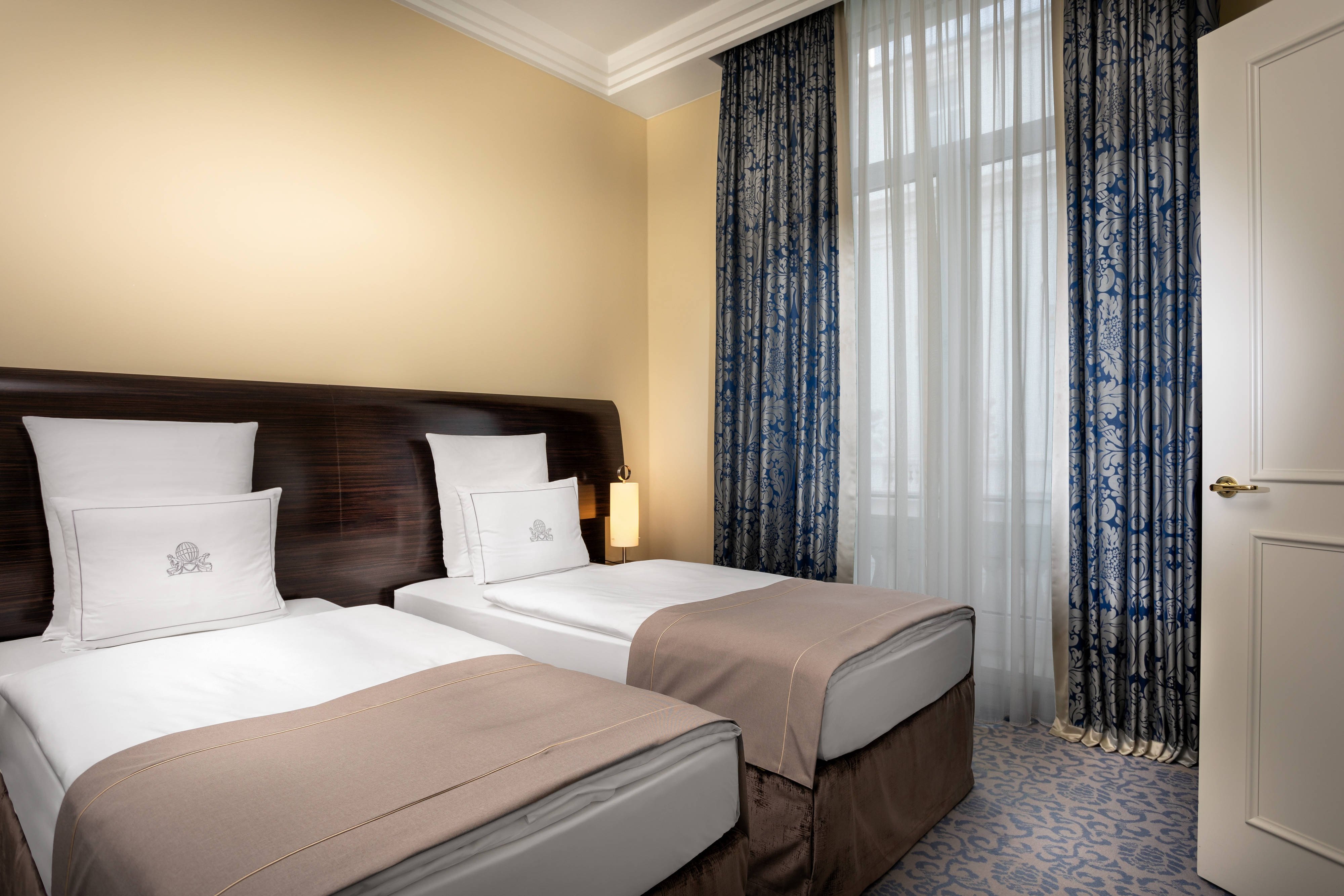 Hotel Atlantic Hamburg, Autograph Collection by null