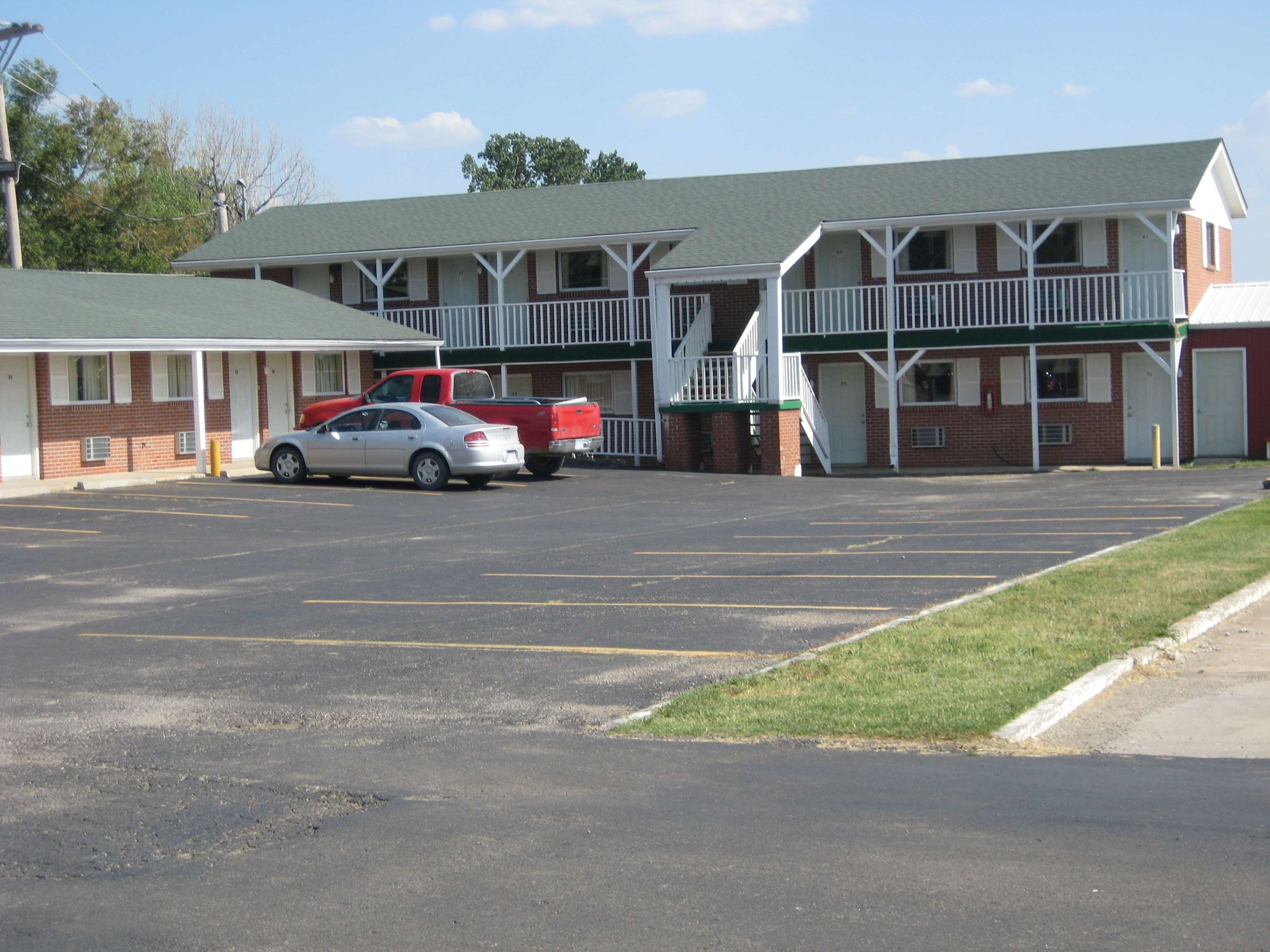 Guest House Motel Chanute image