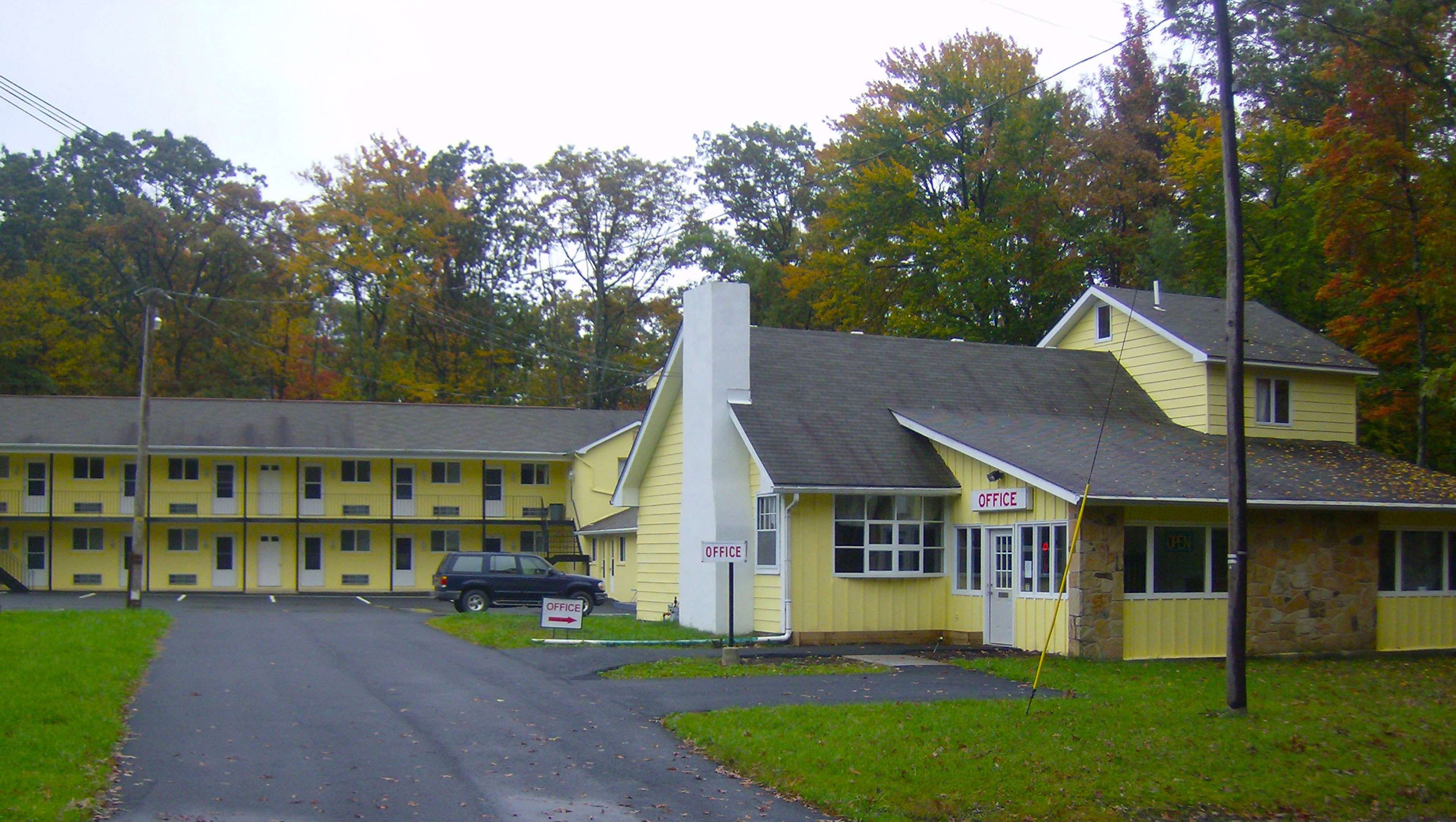 Country Place Inn and Suites image