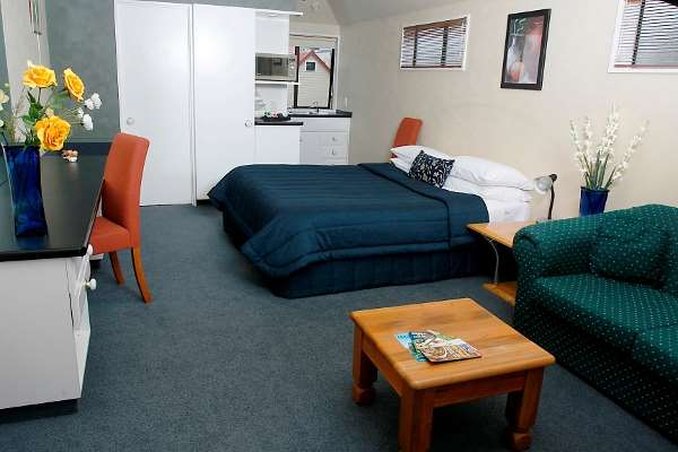 Cable Court Motel by null