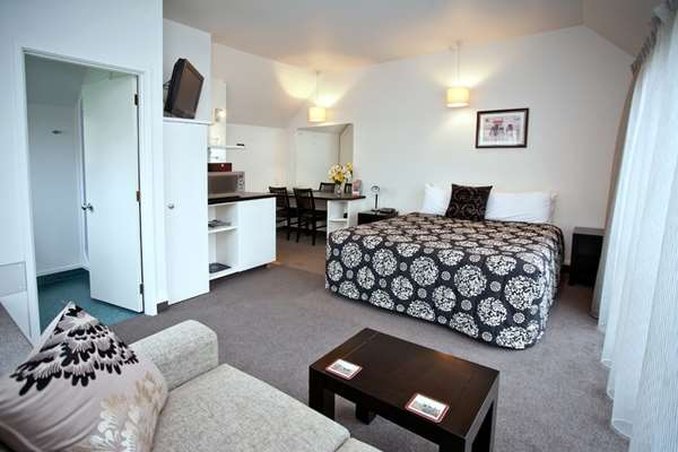 Cable Court Motel by null