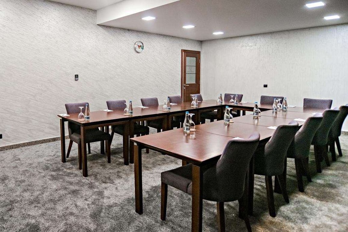 Hotel President by null