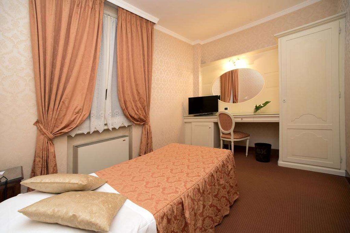 Phi Hotel Canalgrande by null