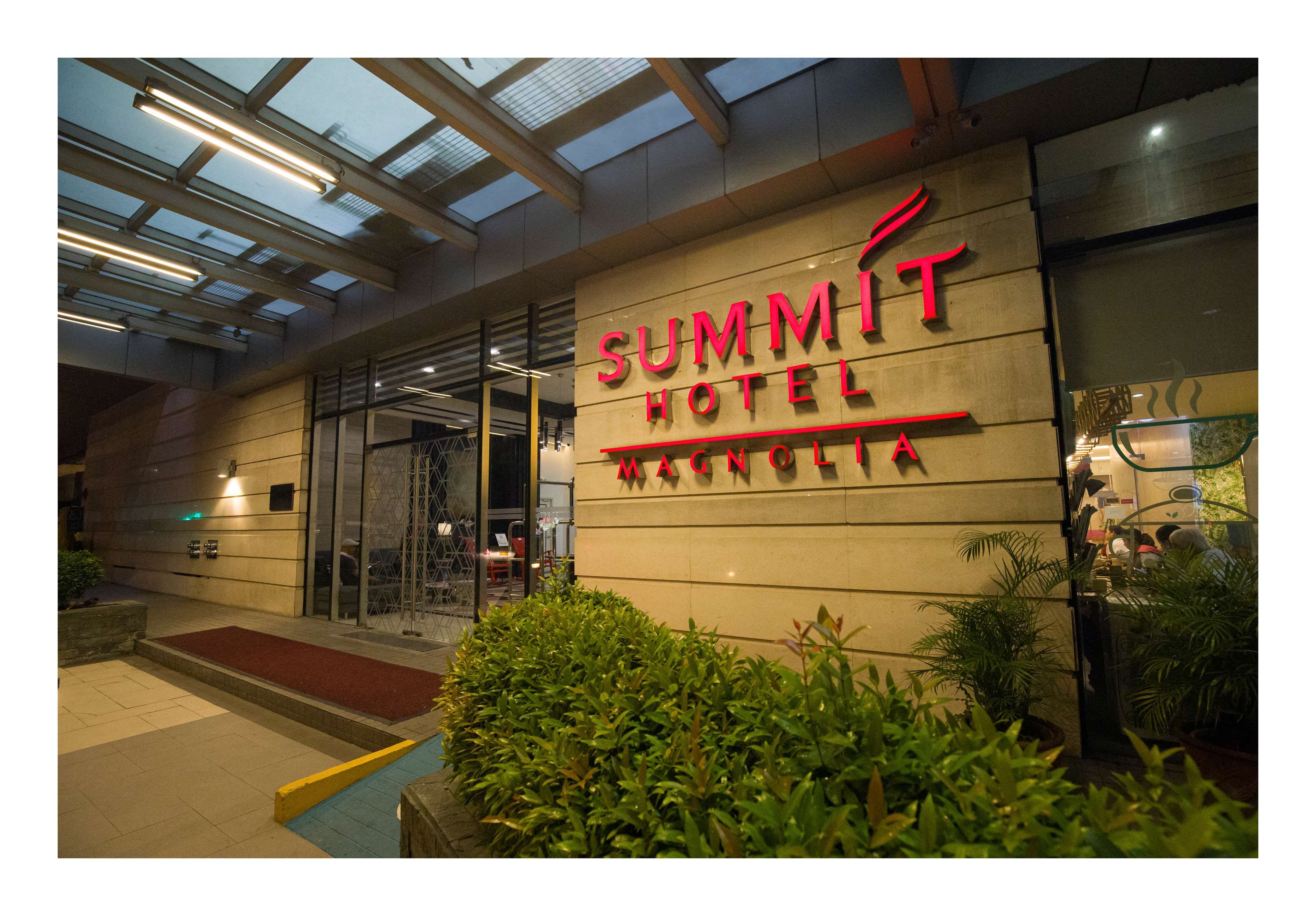 Summit Hotel Magnolia image