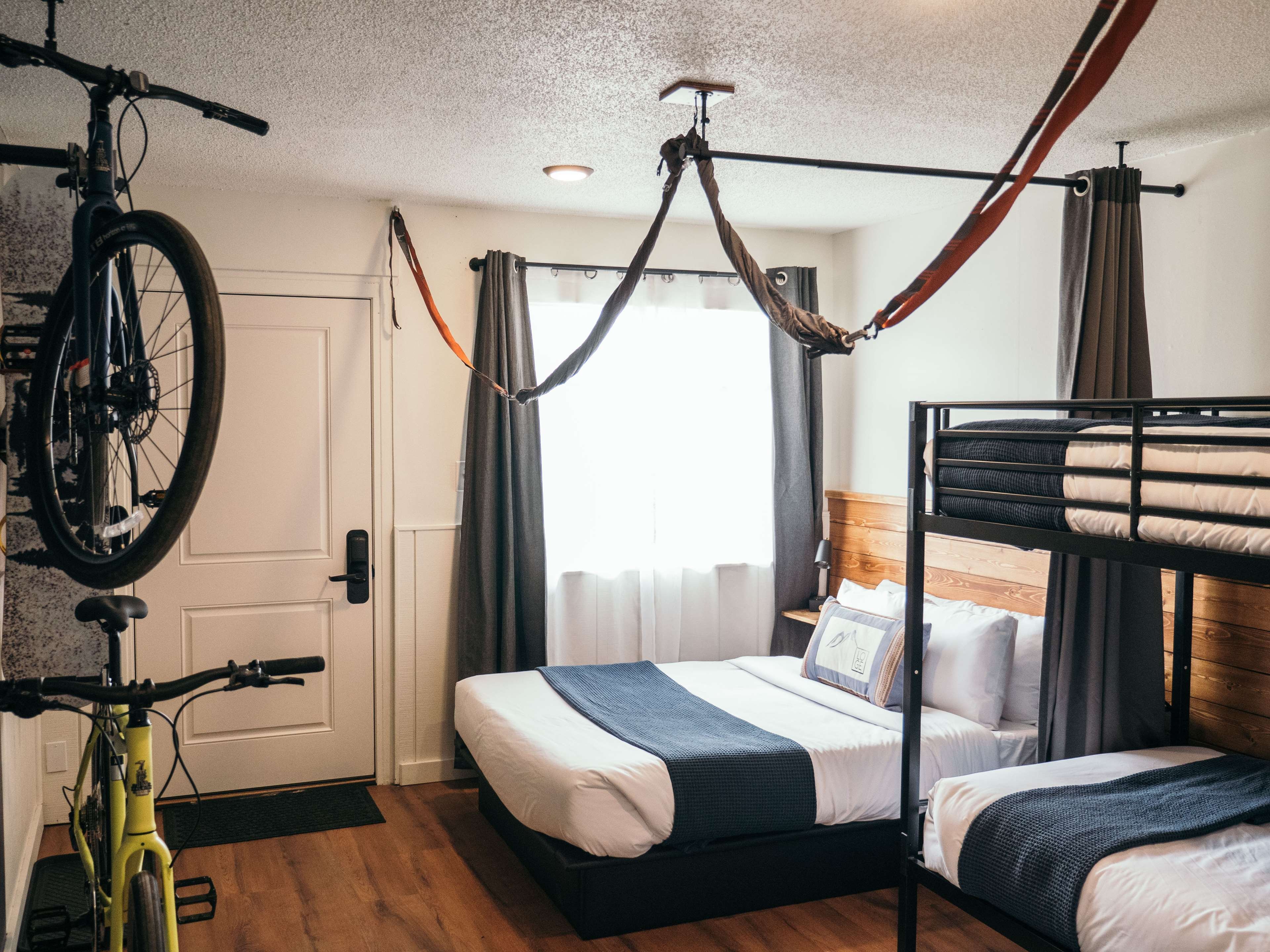 LOGE Breckenridge by null