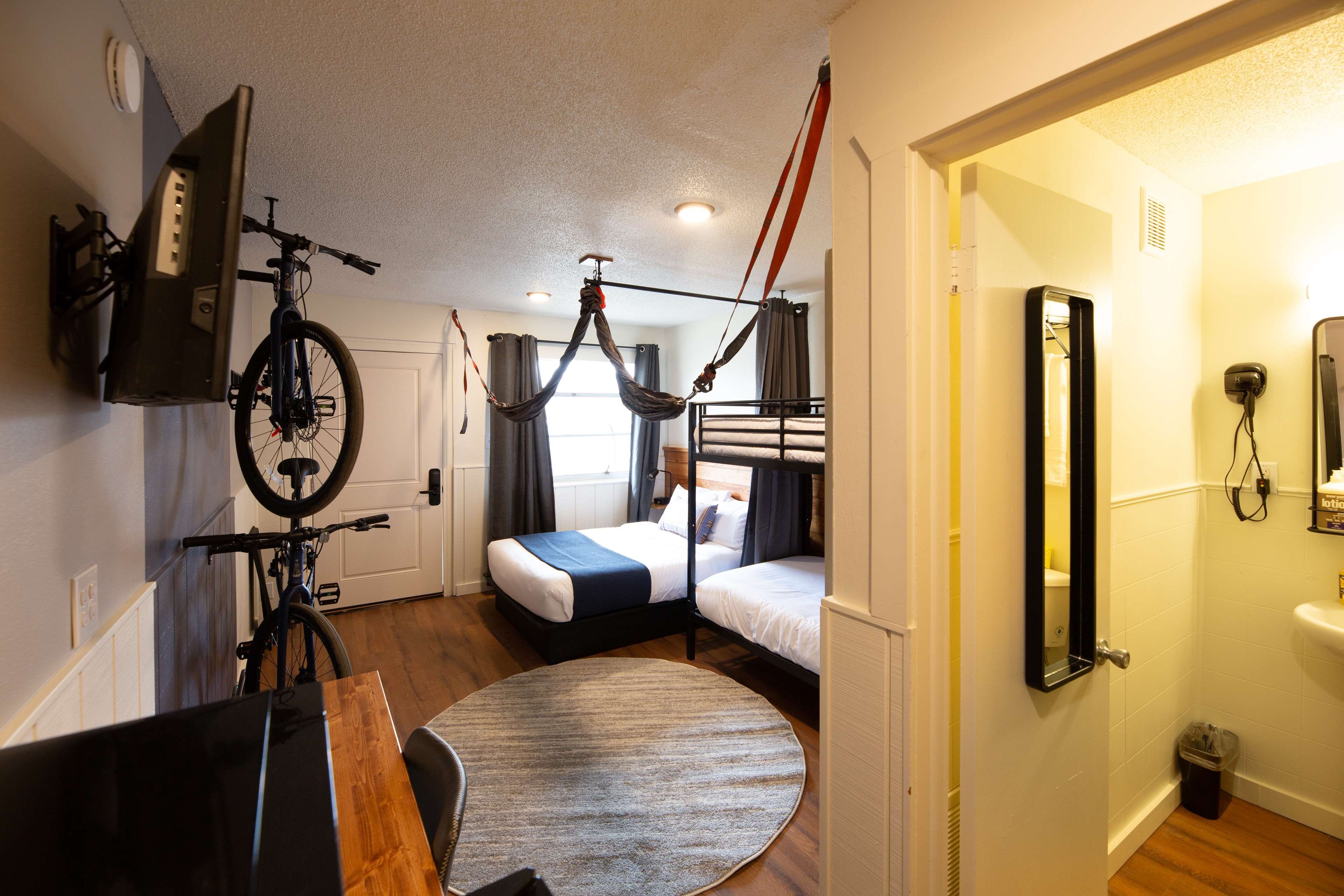 LOGE Breckenridge by null